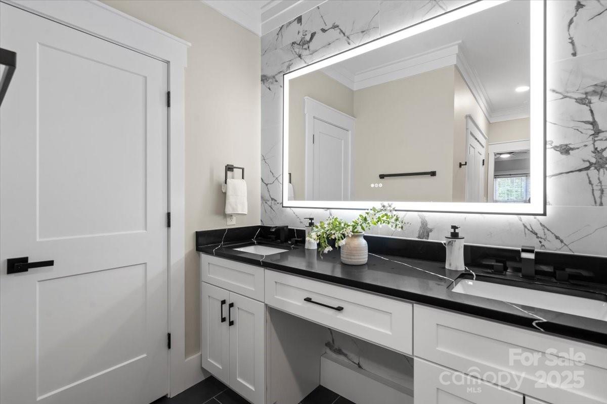 402 Wildlife Road Property Photo 12