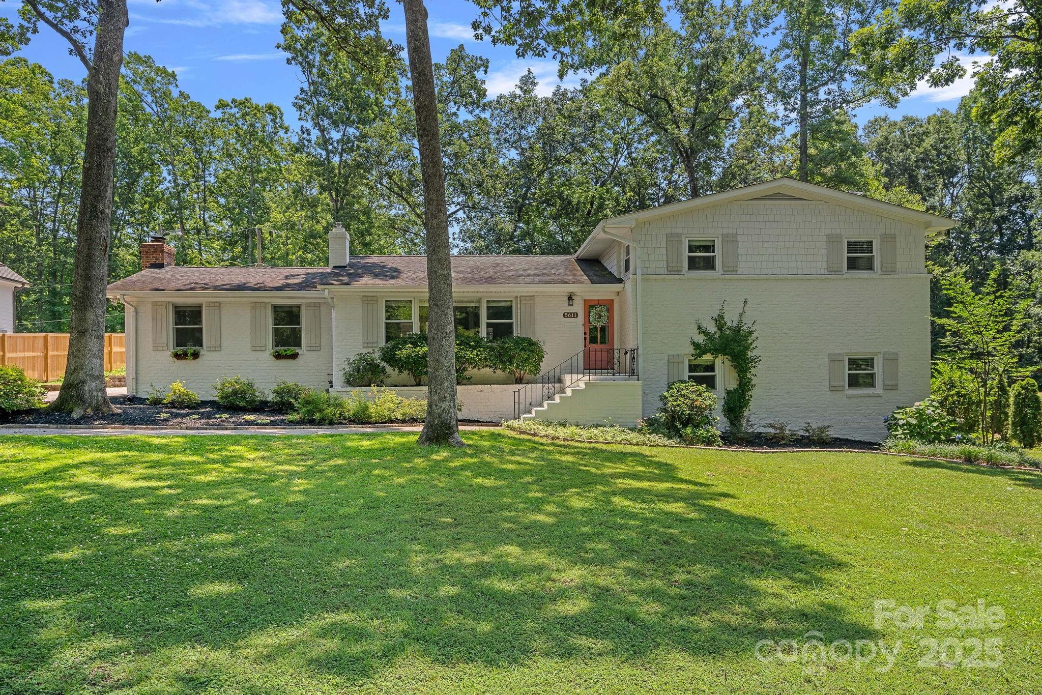 5611 Robinhood Road Property Photo 1