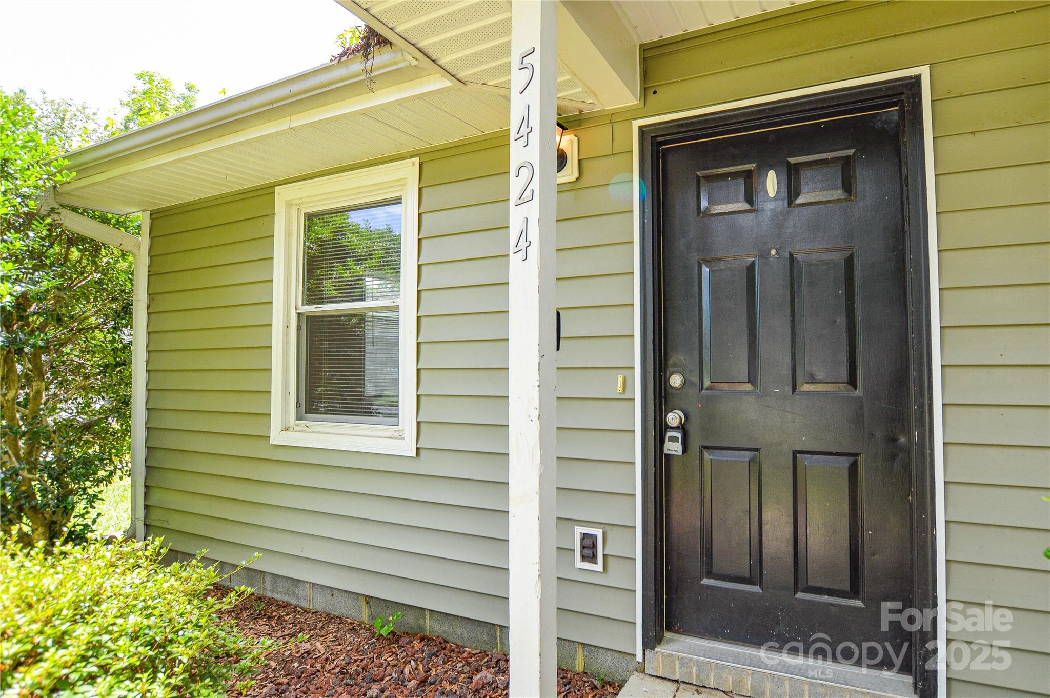 5424 Amado Street Property Photo 5