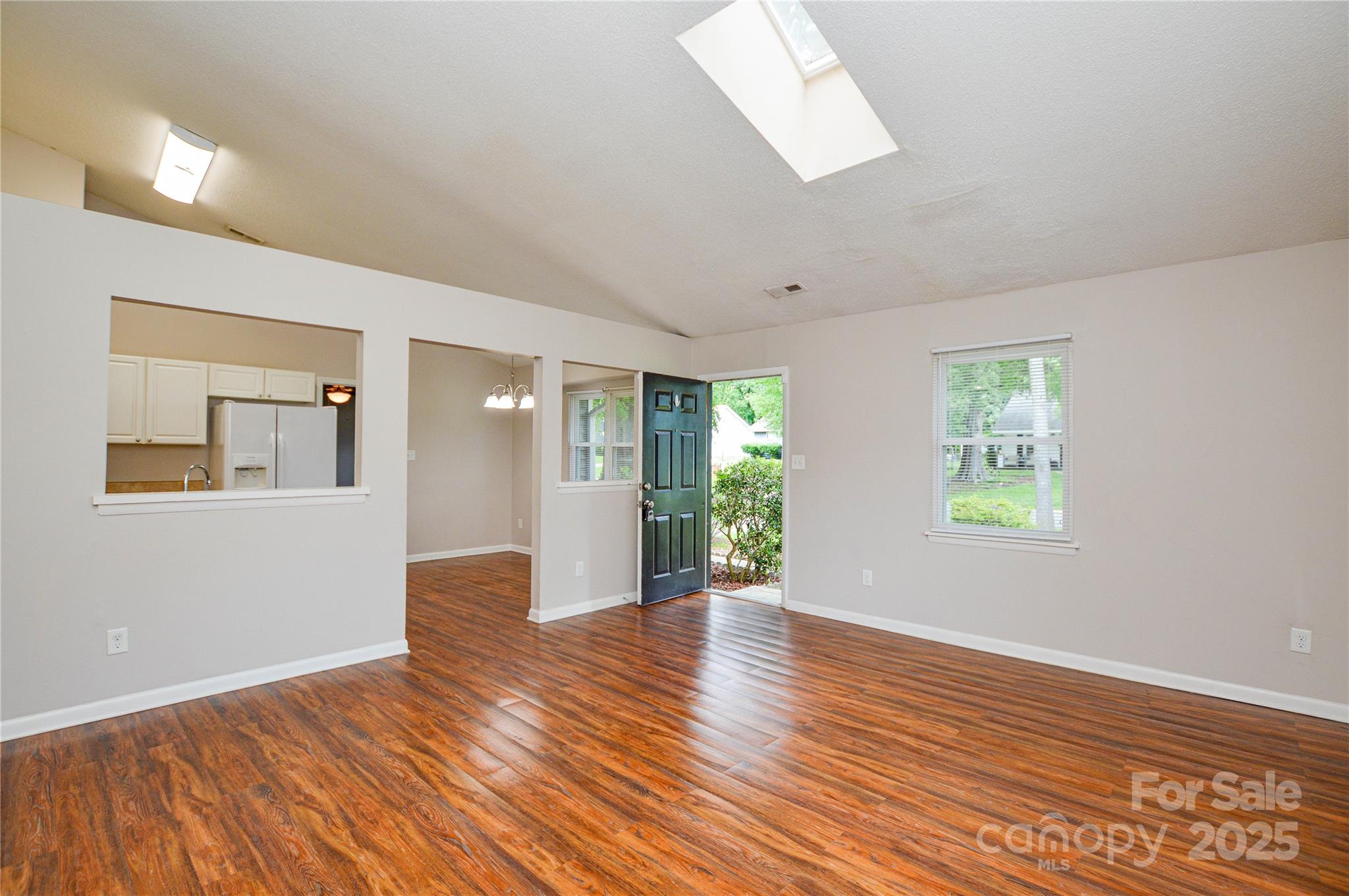 5424 Amado Street Property Photo 6