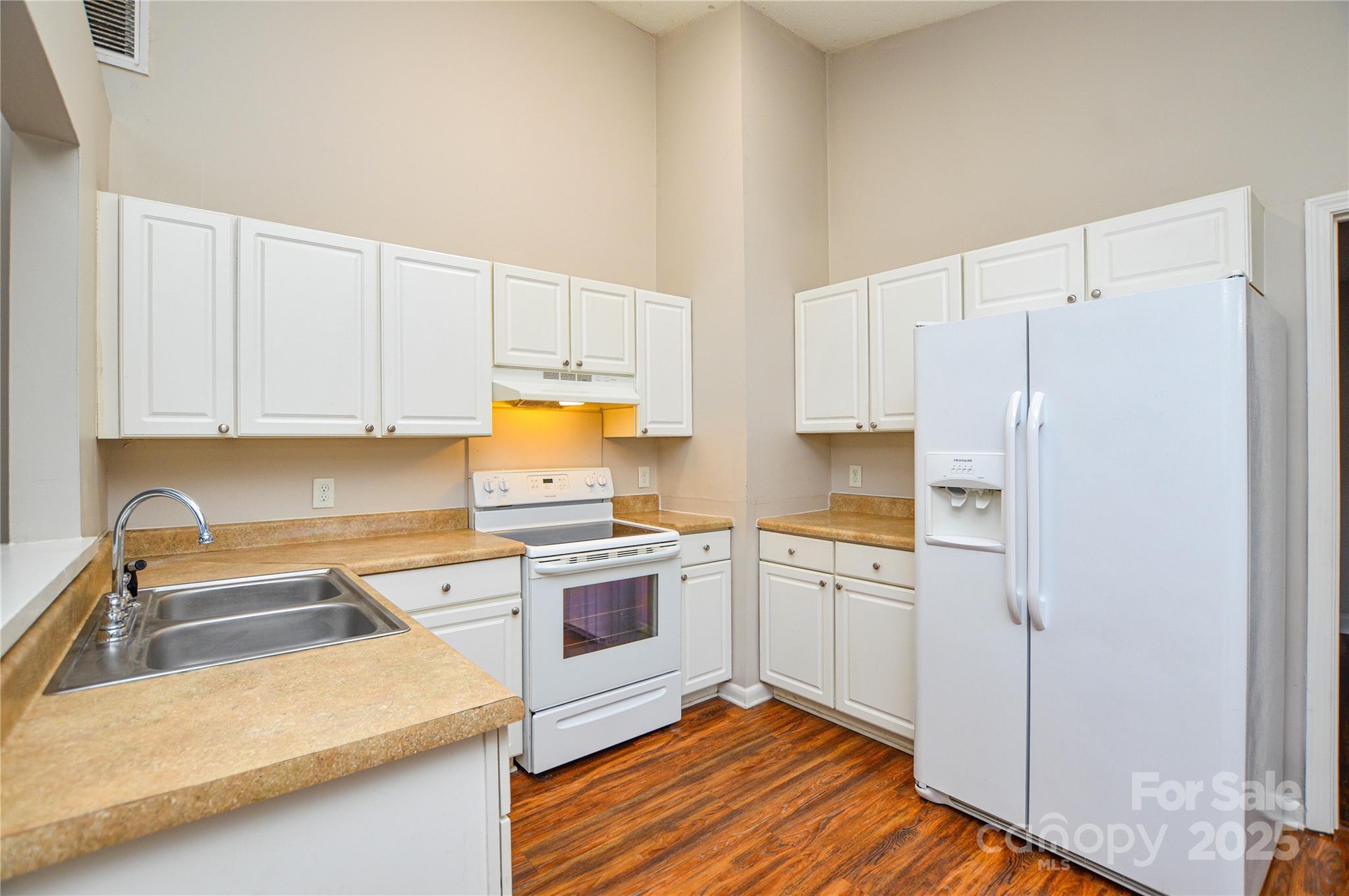 5424 Amado Street Property Photo 9