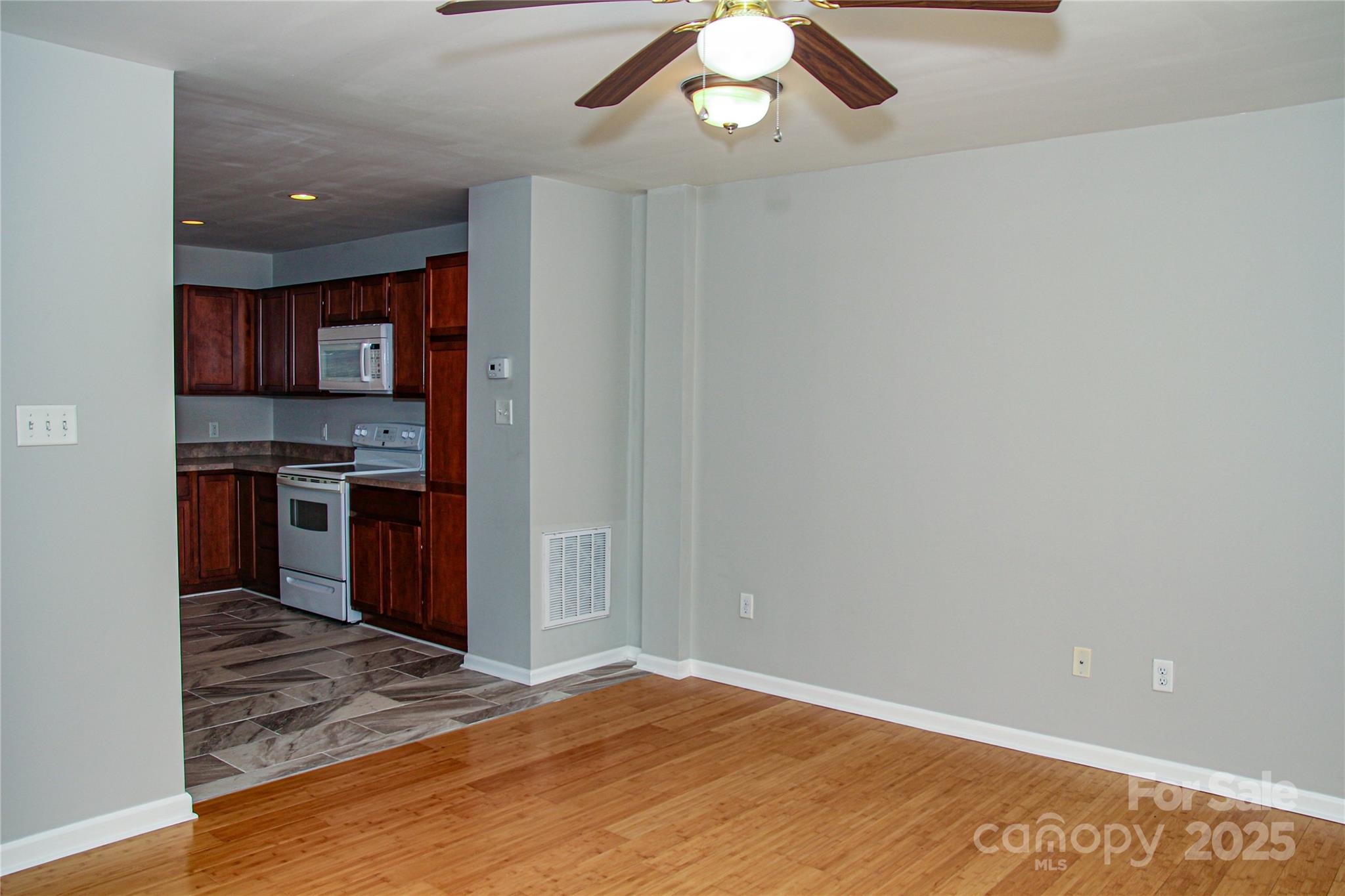 46 Spicewood Road Property Photo 4