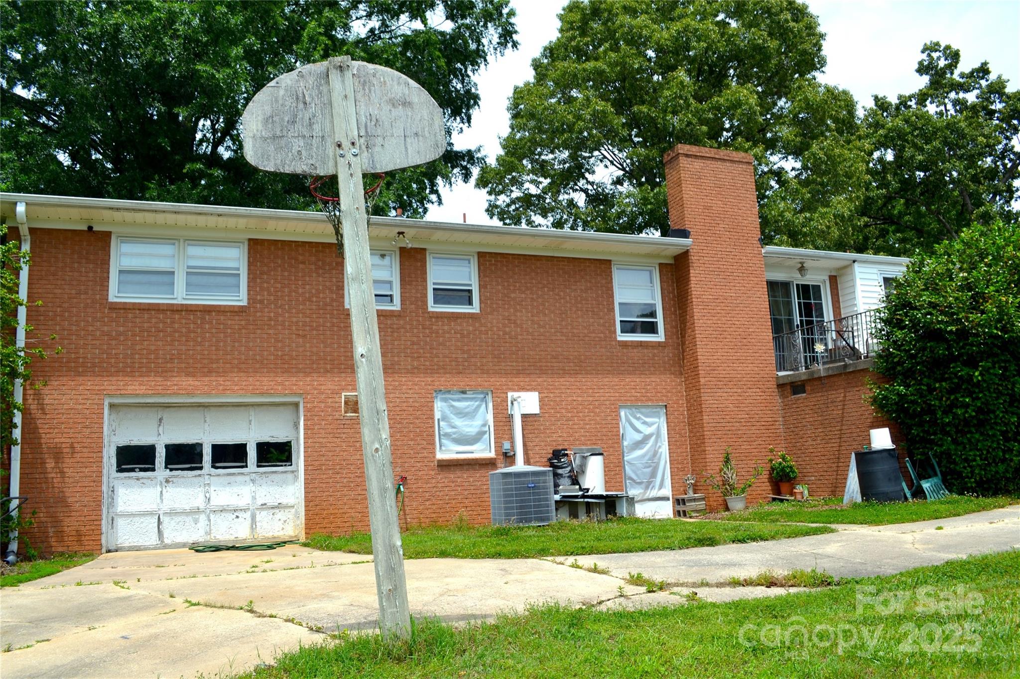 405 Wesley Heights Drive Property Photo 5