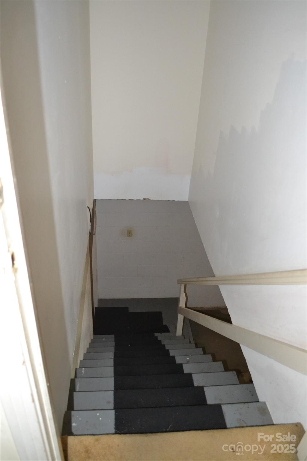 405 Wesley Heights Drive Property Photo 28
