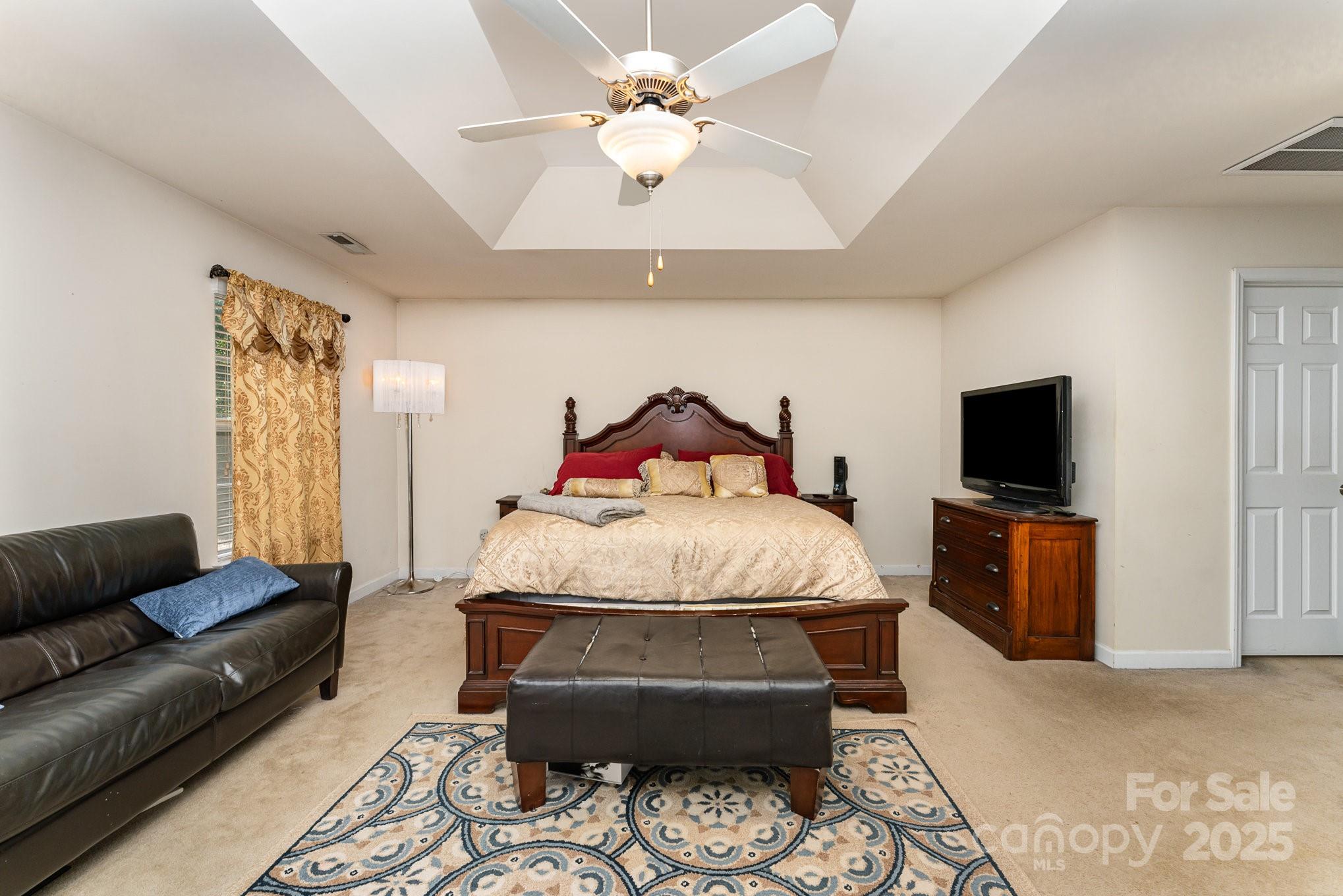 7218 Cascading Pines Drive Property Photo 8