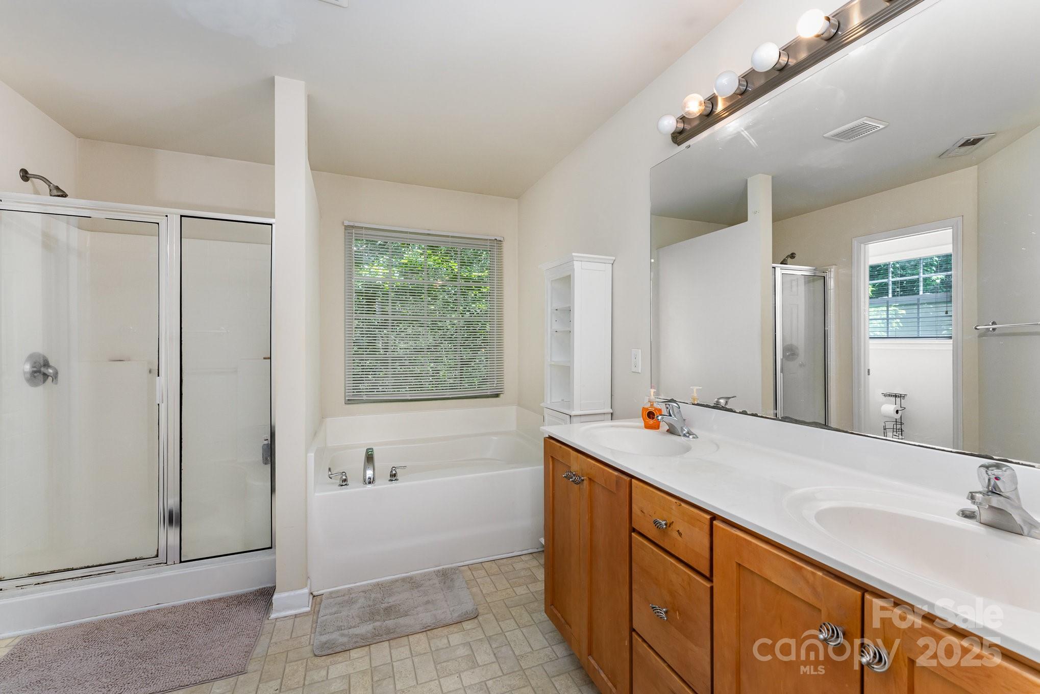 7218 Cascading Pines Drive Property Photo 10