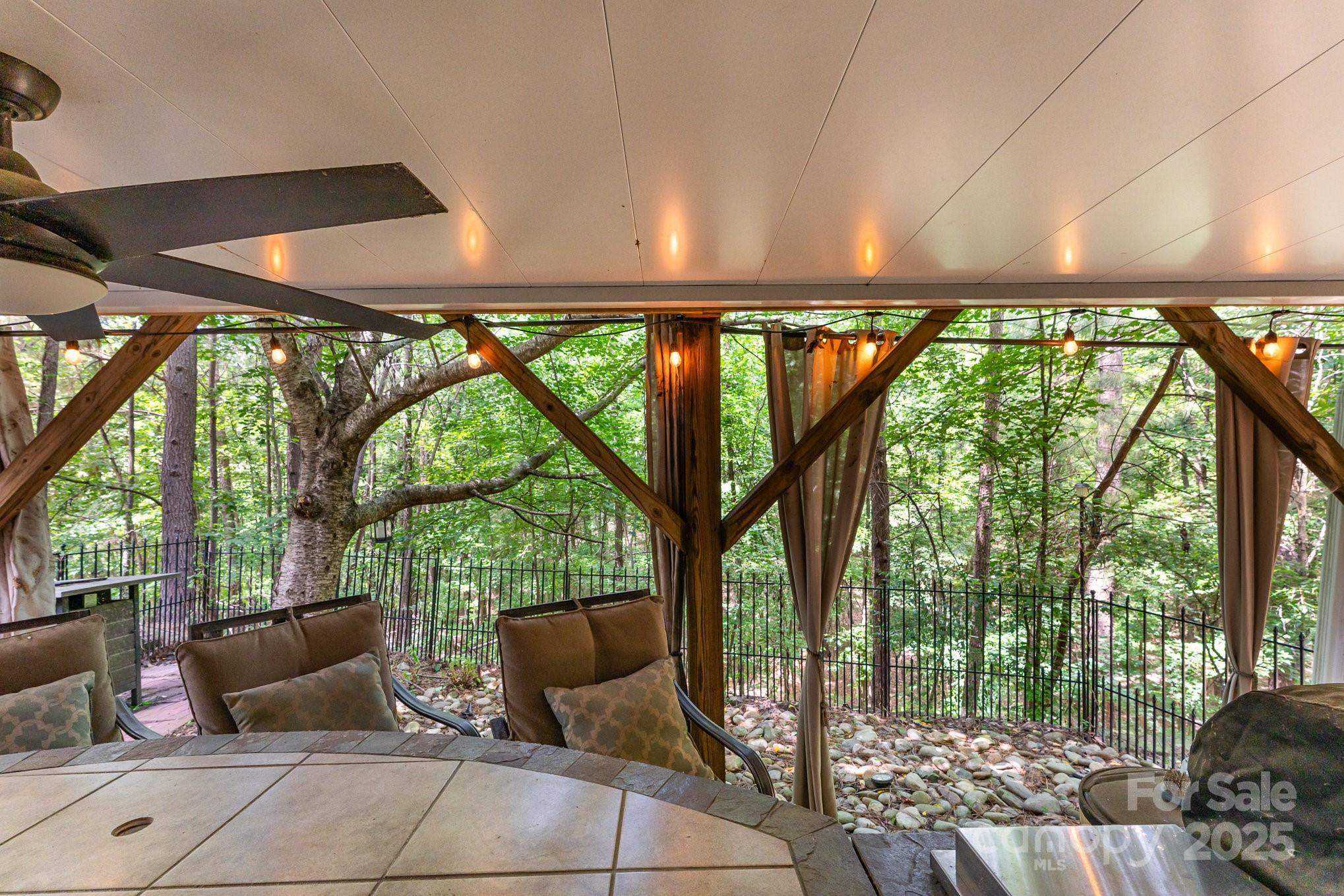 7218 Cascading Pines Drive Property Photo 17