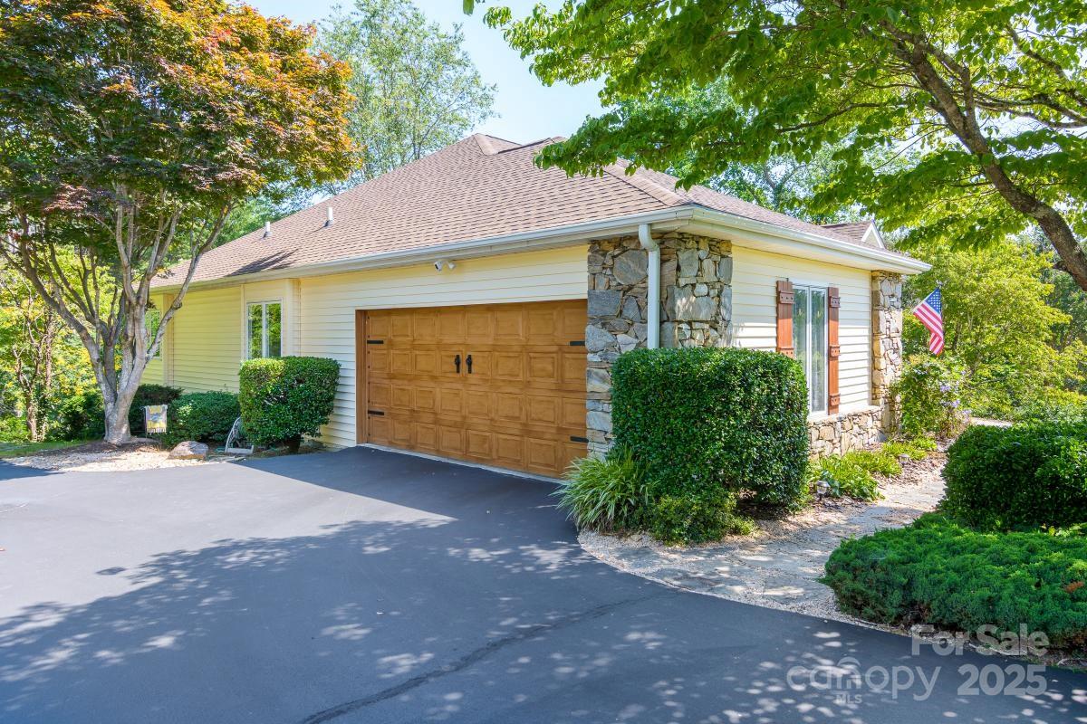 100 Bayberry Way Property Photo 2