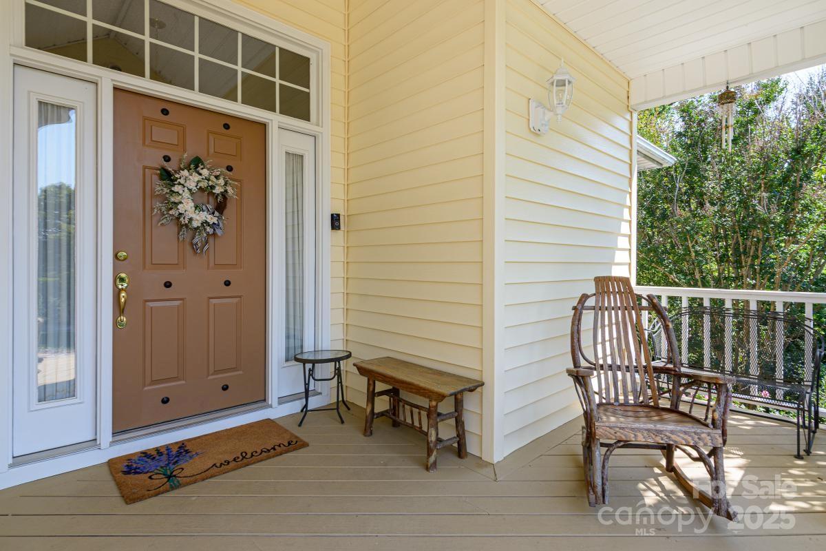 100 Bayberry Way Property Photo 5