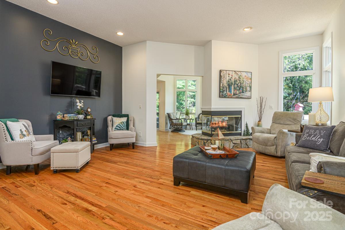 100 Bayberry Way Property Photo 8