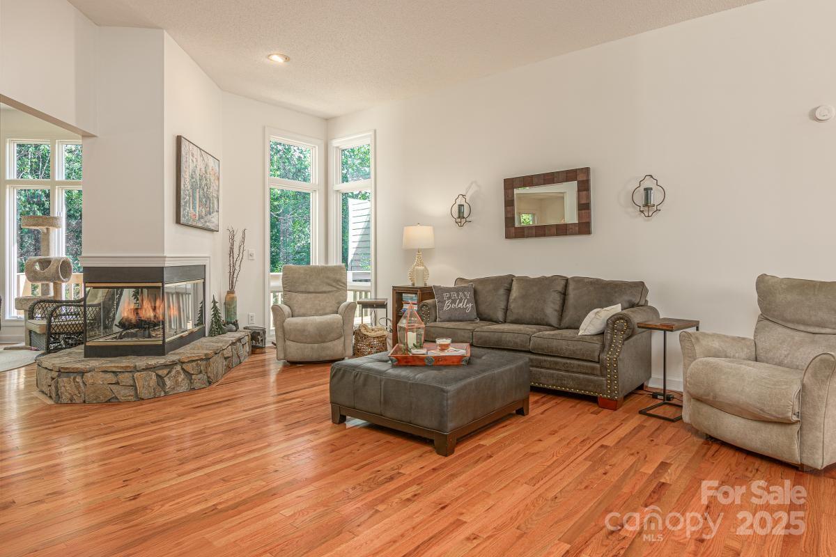 100 Bayberry Way Property Photo 9