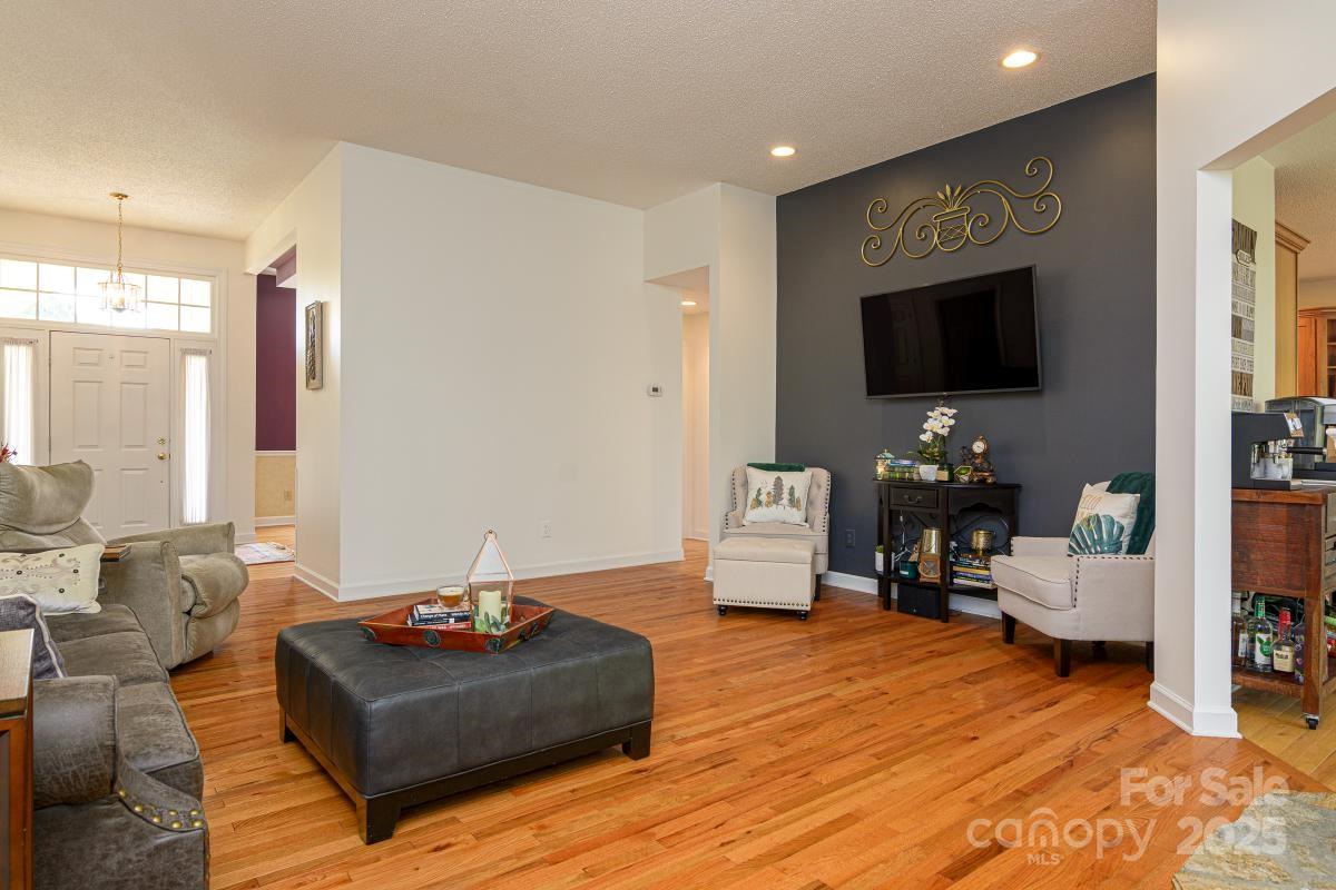 100 Bayberry Way Property Photo 10