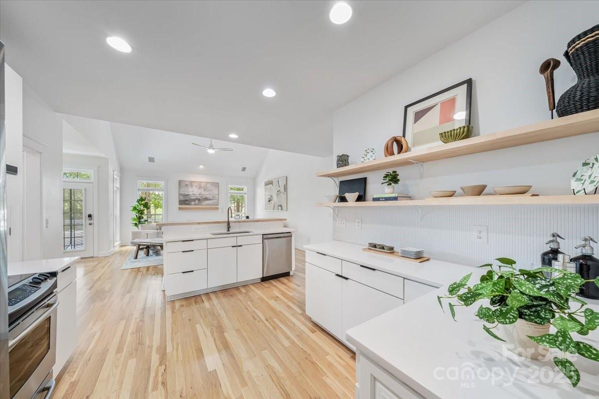 5728 Mantario Drive Property Photo 10