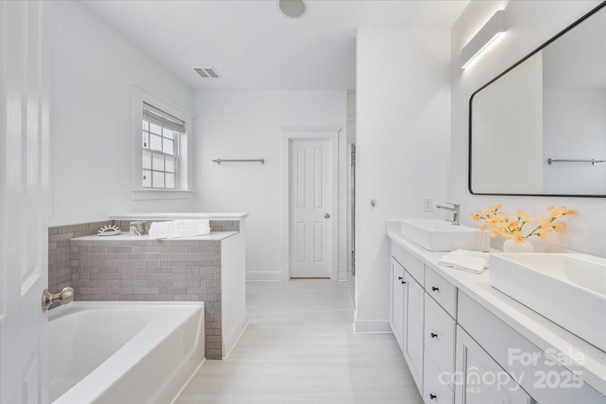 5728 Mantario Drive Property Photo 17