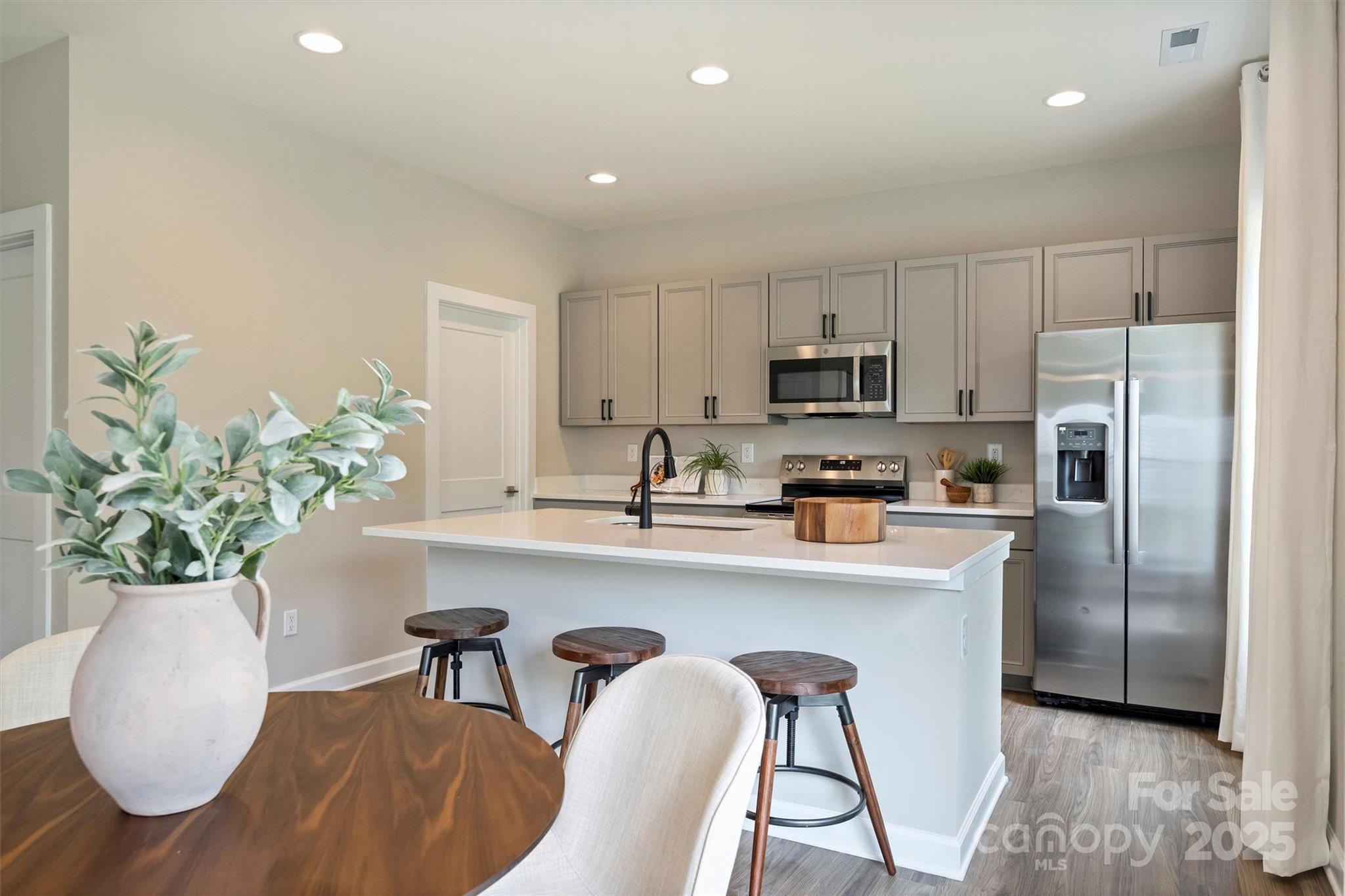 8036 Joy Crossing Lane Property Photo 3