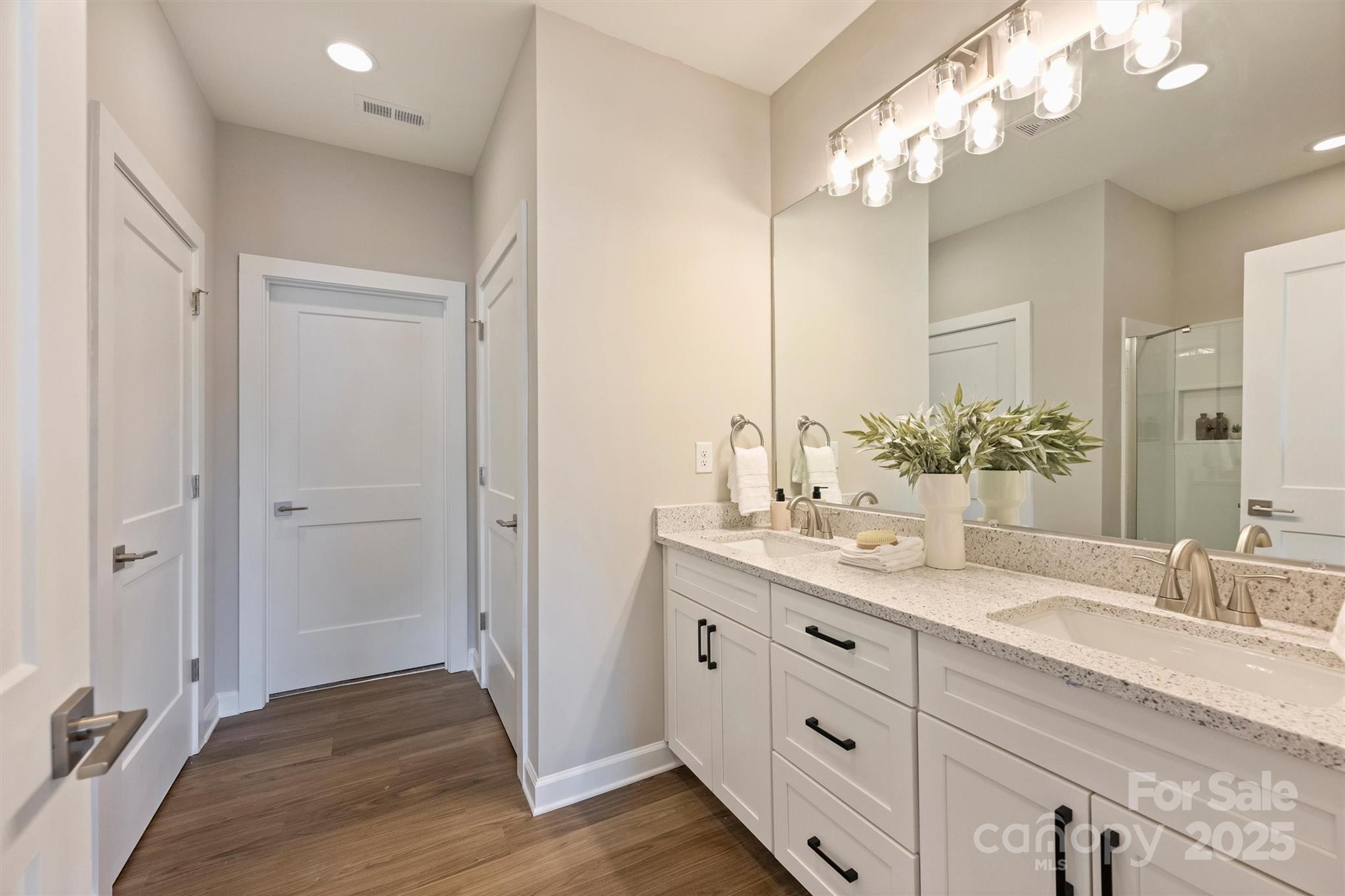 8036 Joy Crossing Lane Property Photo 12