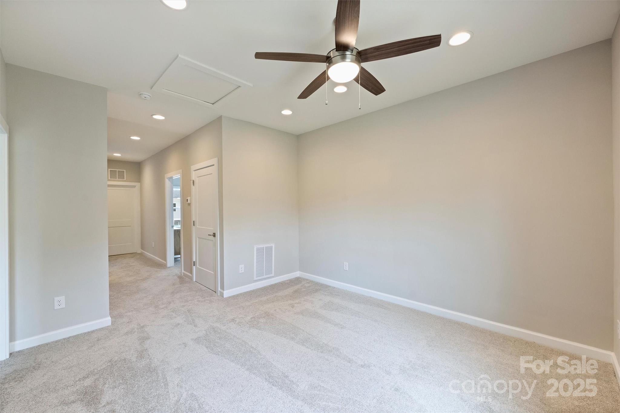 8036 Joy Crossing Lane Property Photo 16