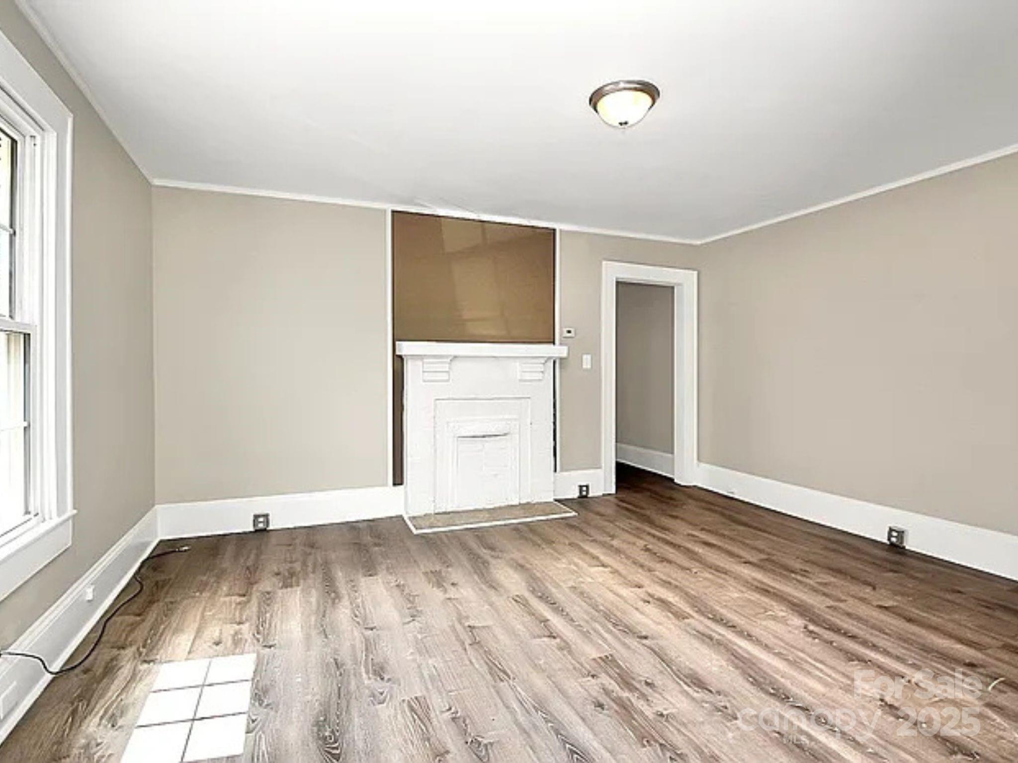 1004 Vanizer Street Property Photo 3