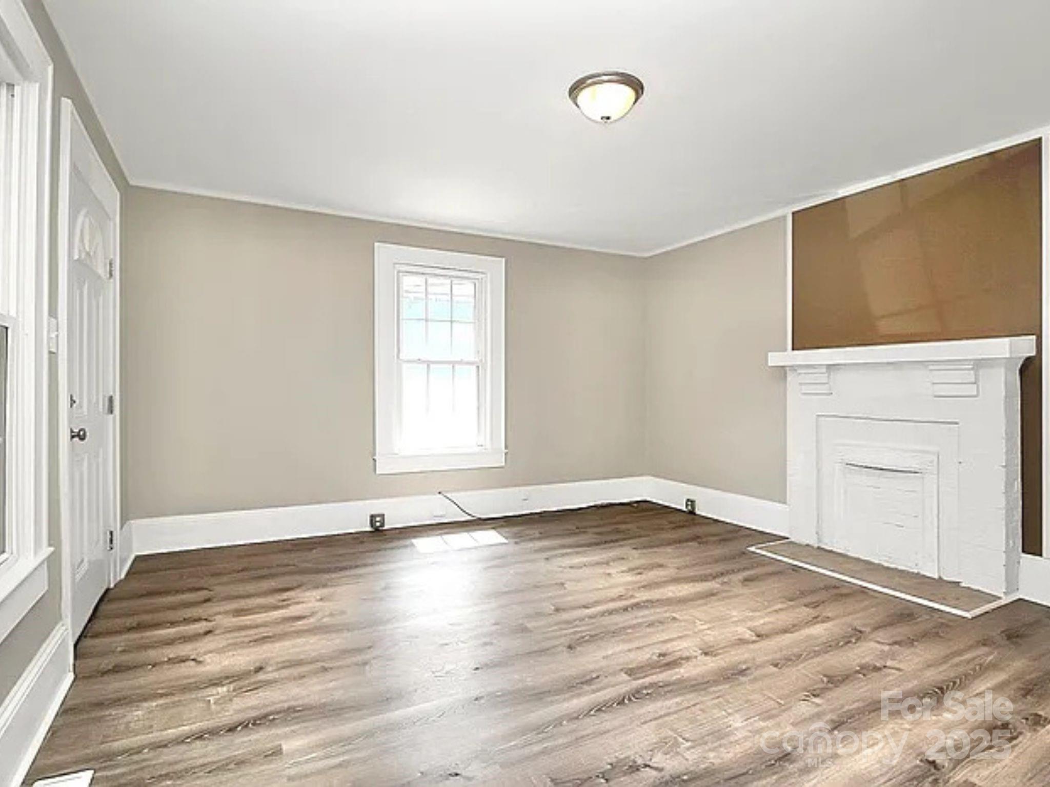 1004 Vanizer Street Property Photo 5