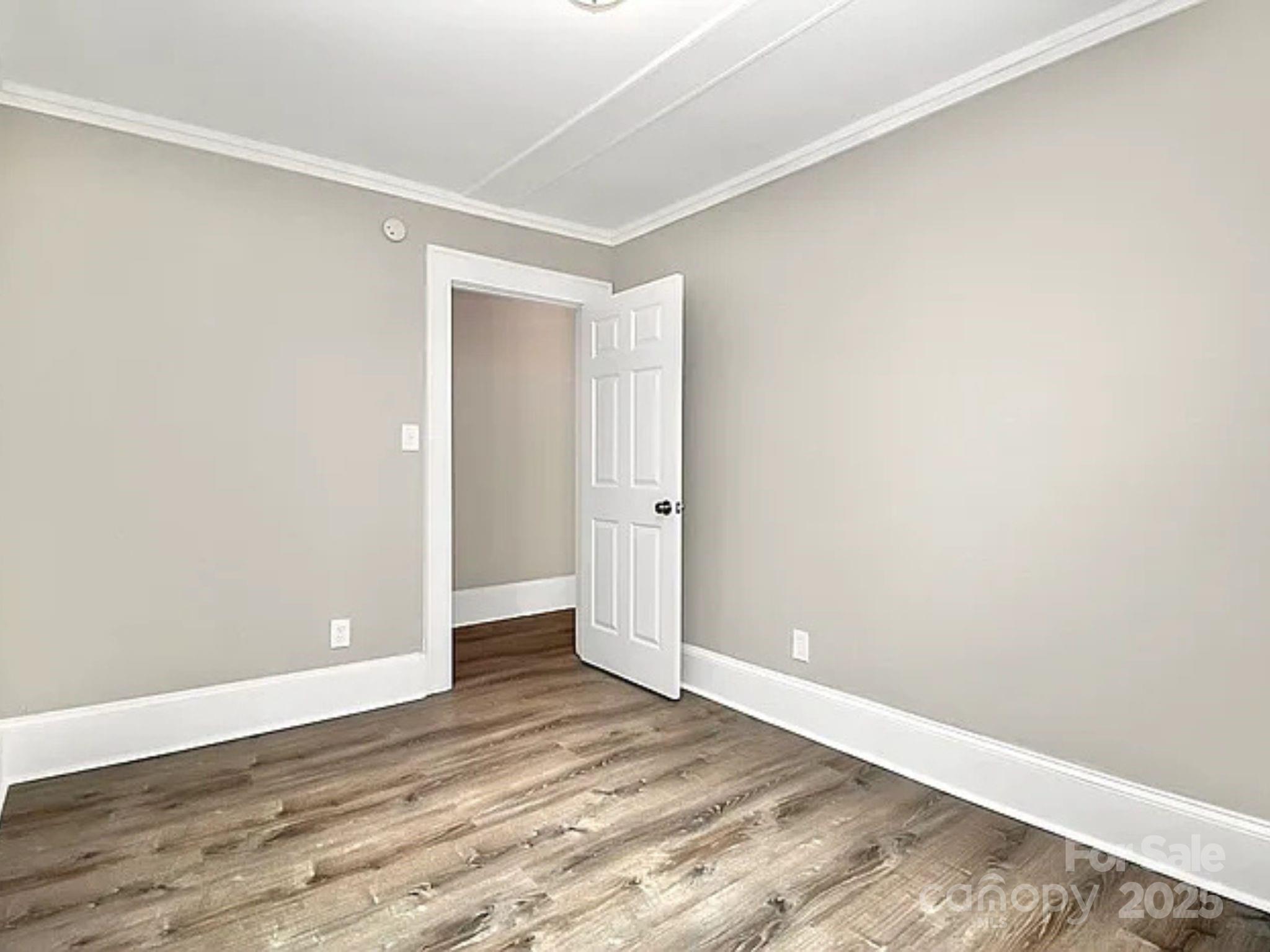 1004 Vanizer Street Property Photo 9