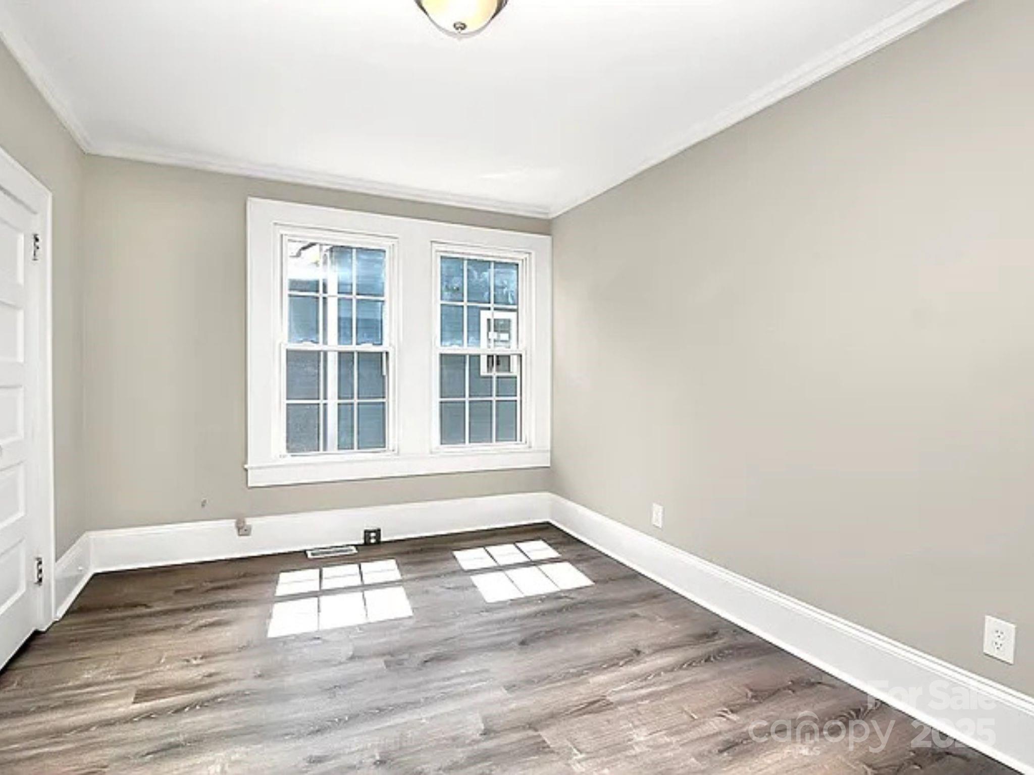 1004 Vanizer Street Property Photo 13