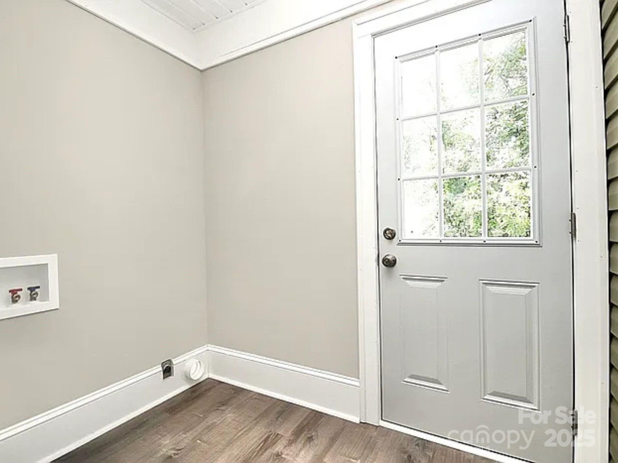 1004 Vanizer Street Property Photo 14