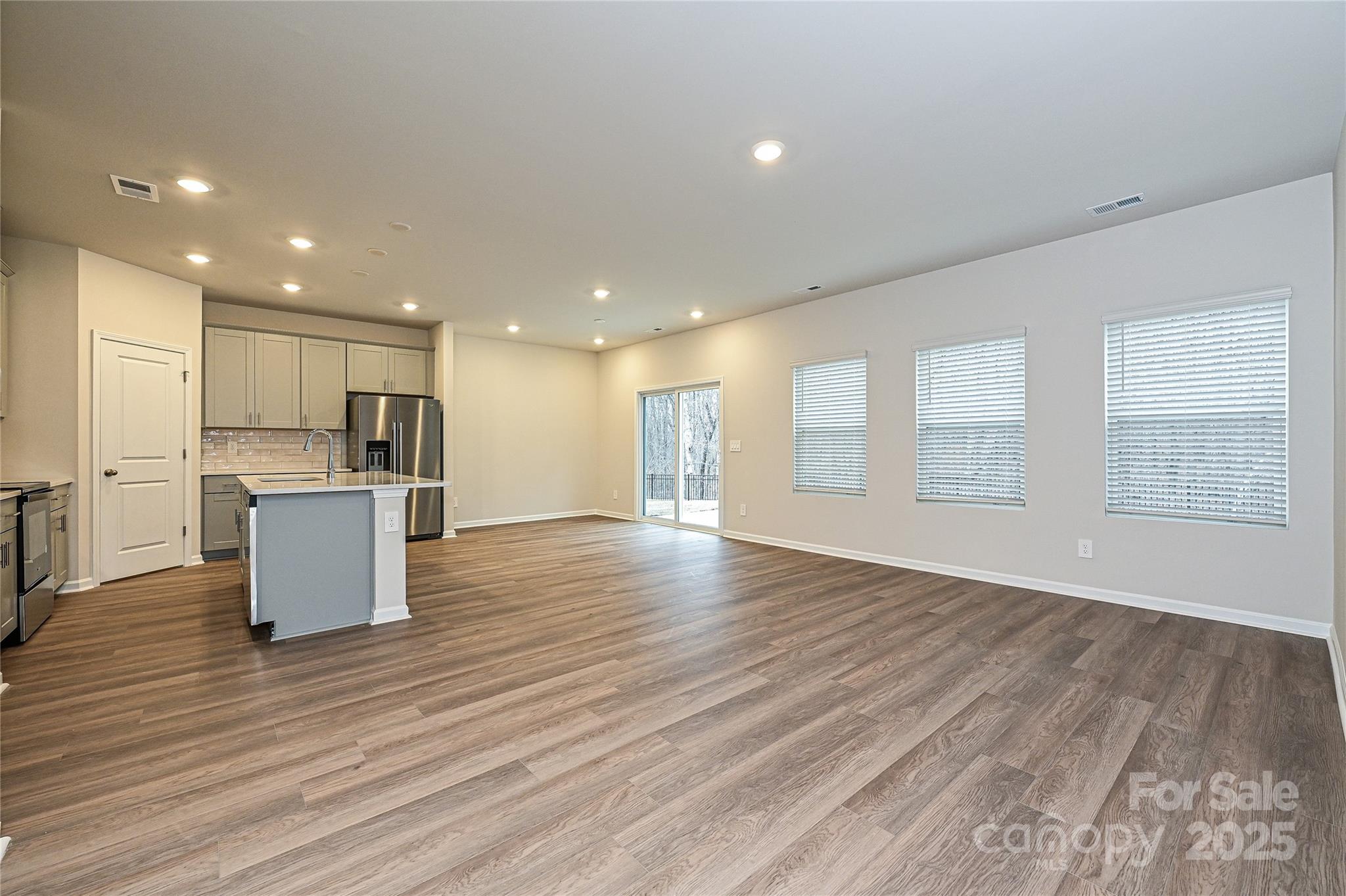 2130 Sunflower Circle Property Photo 3