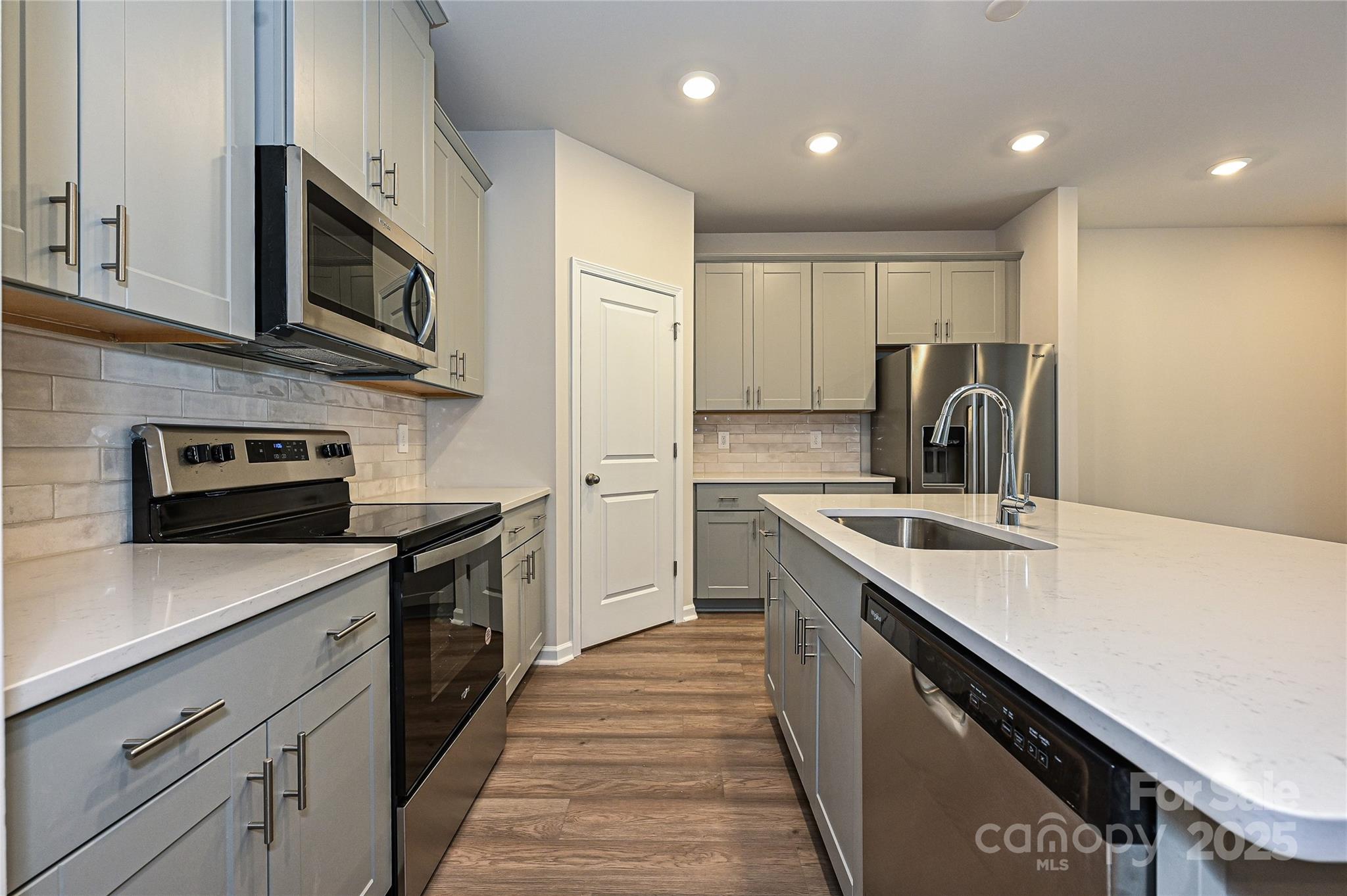 2130 Sunflower Circle Property Photo 4