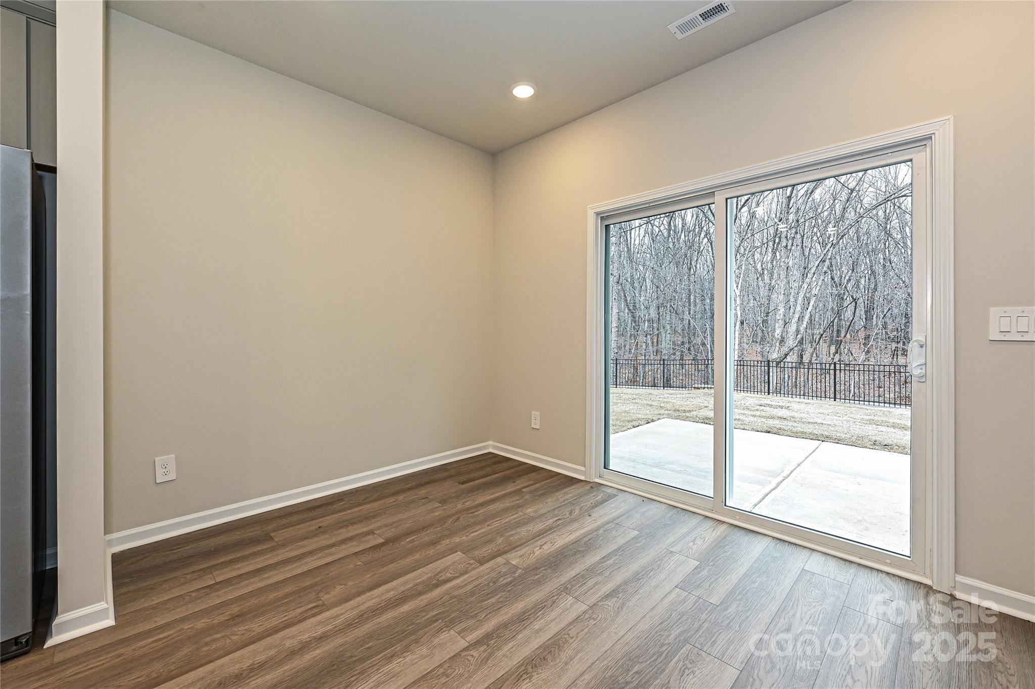 2130 Sunflower Circle Property Photo 5