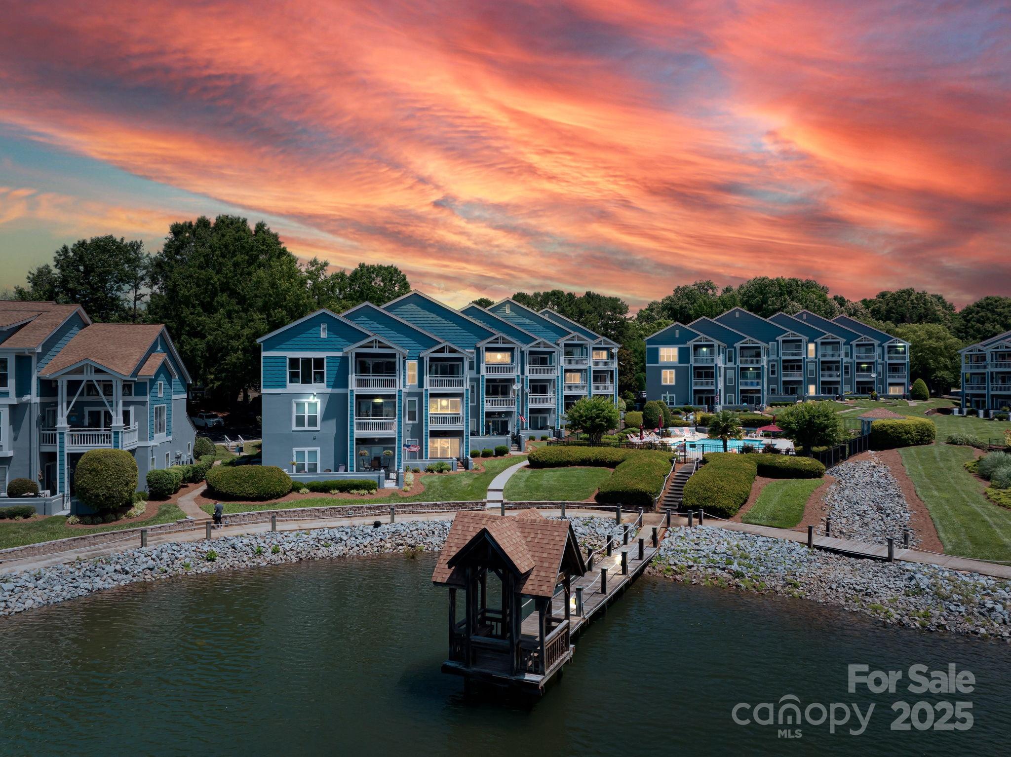 1018 Southwest Drive 18 Property Photo 1