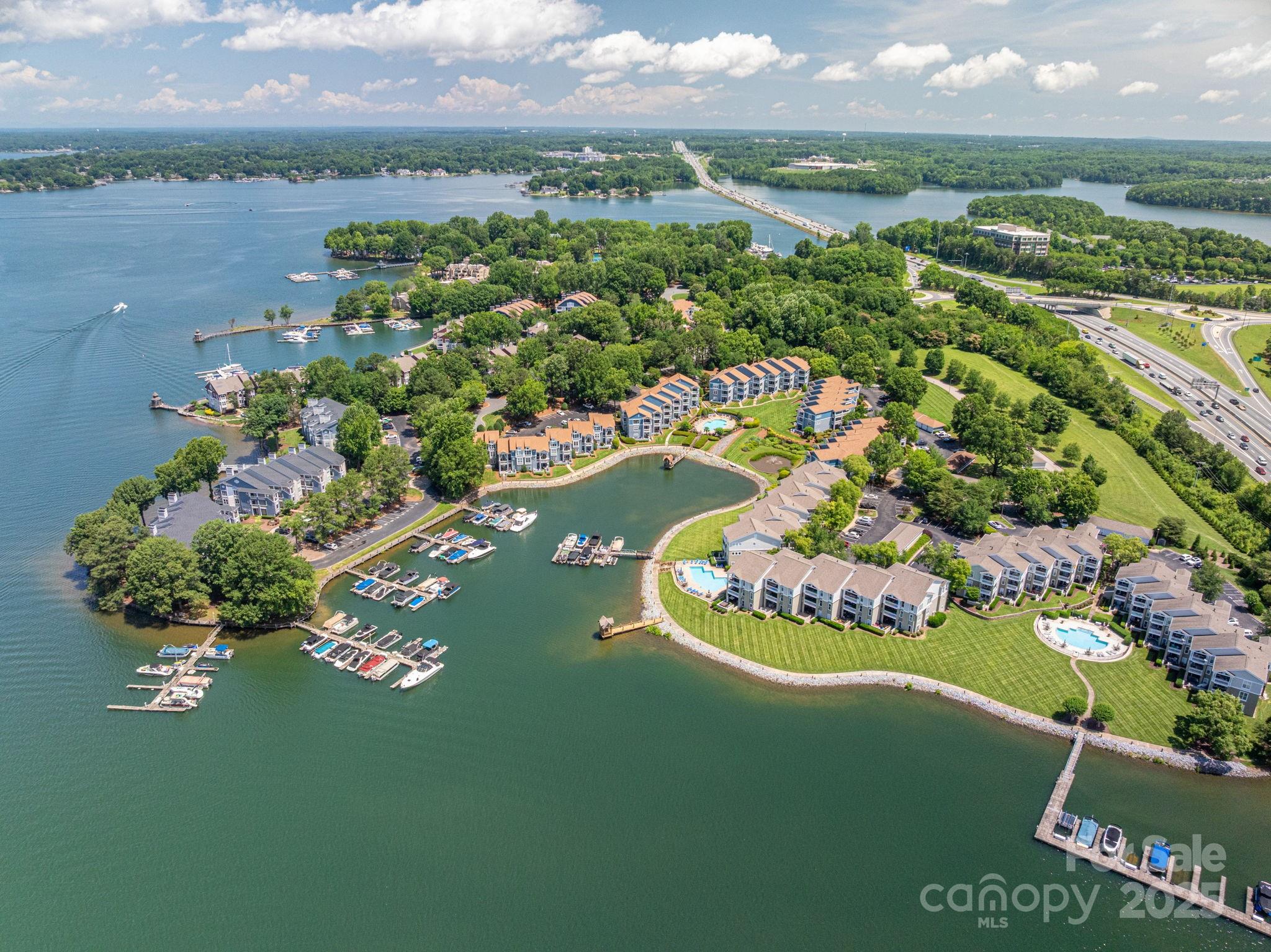 1018 Southwest Drive 18 Property Photo 2