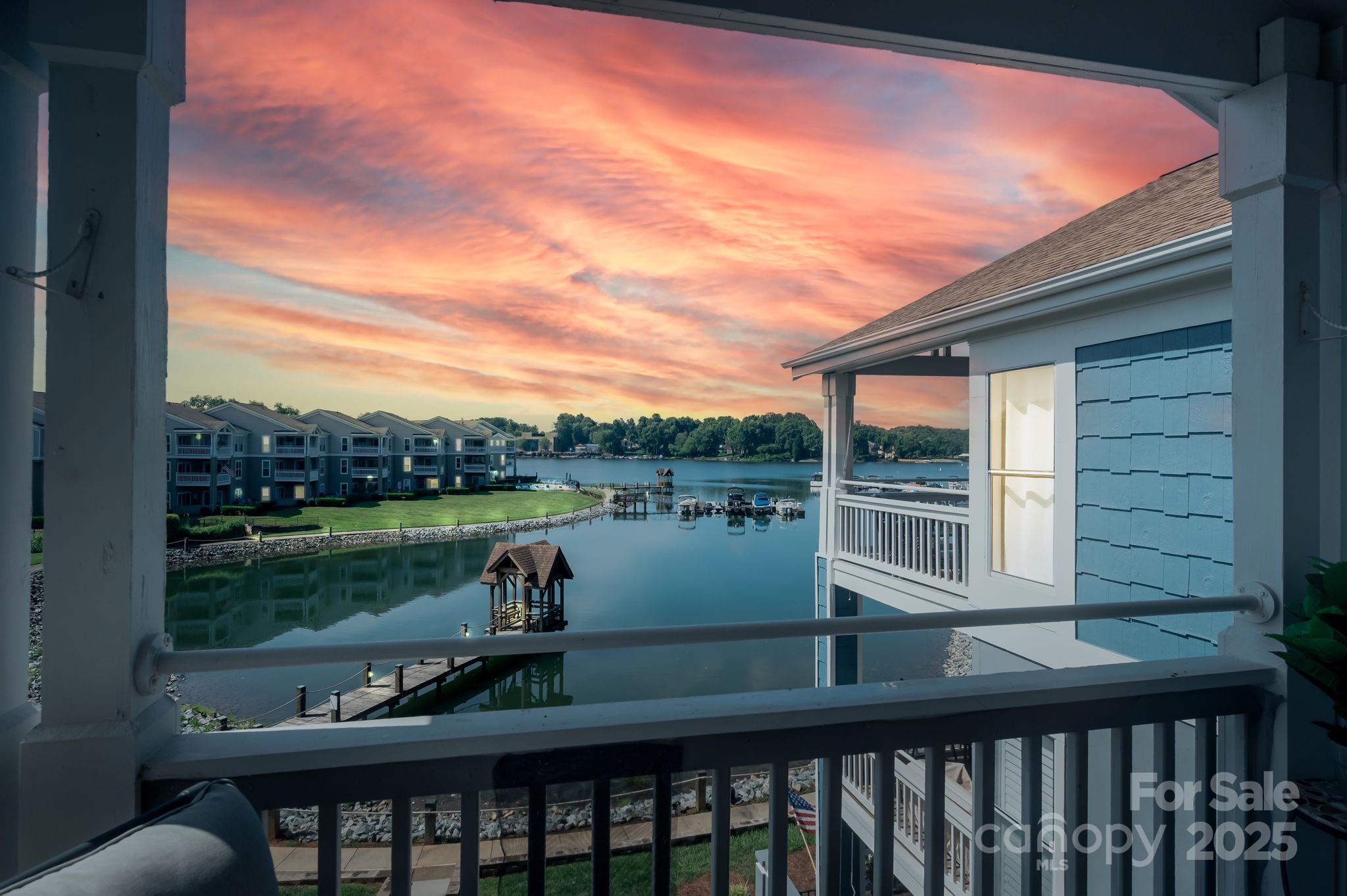 1018 Southwest Drive 18 Property Photo 3