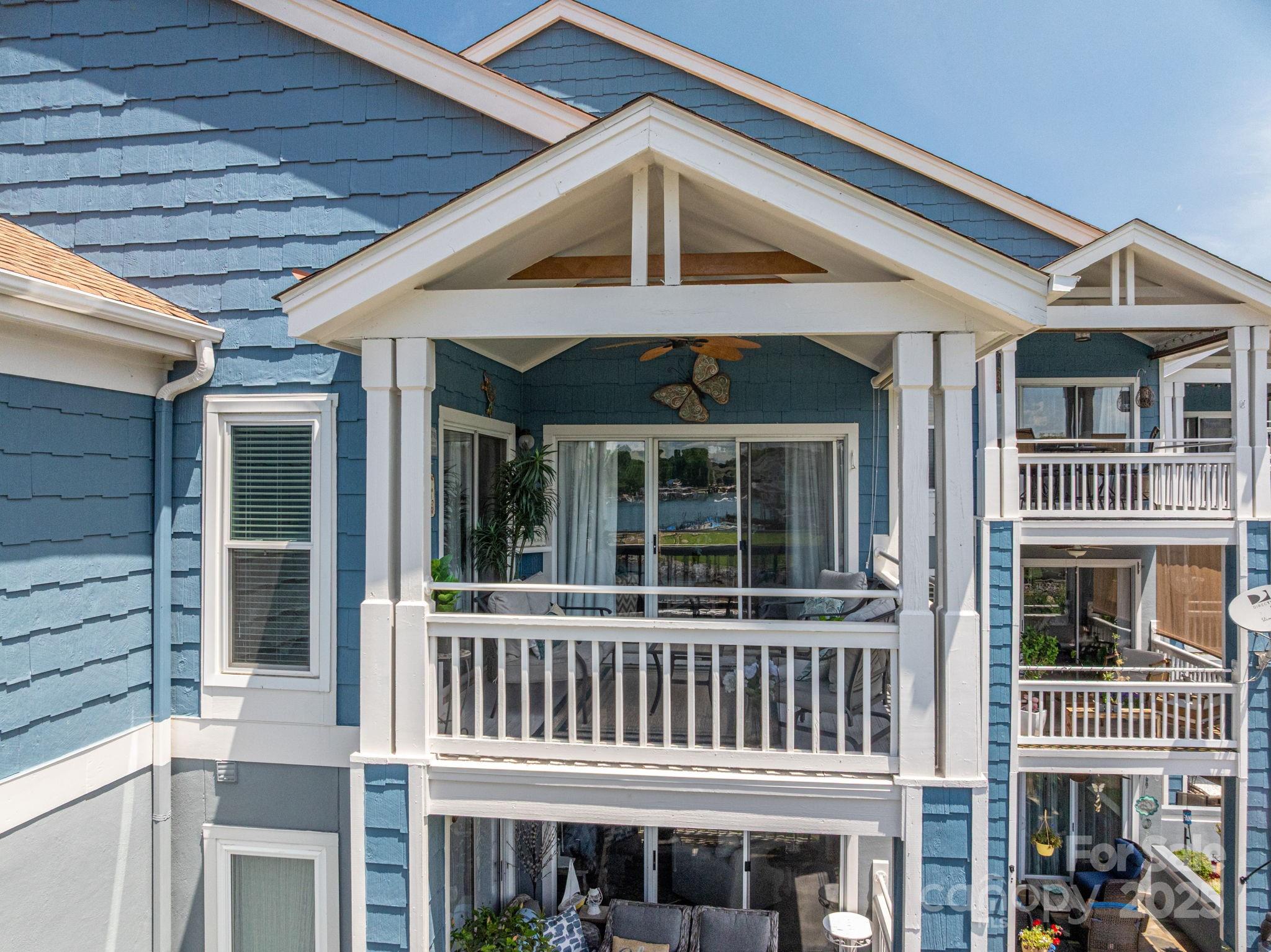 1018 Southwest Drive 18 Property Photo 4