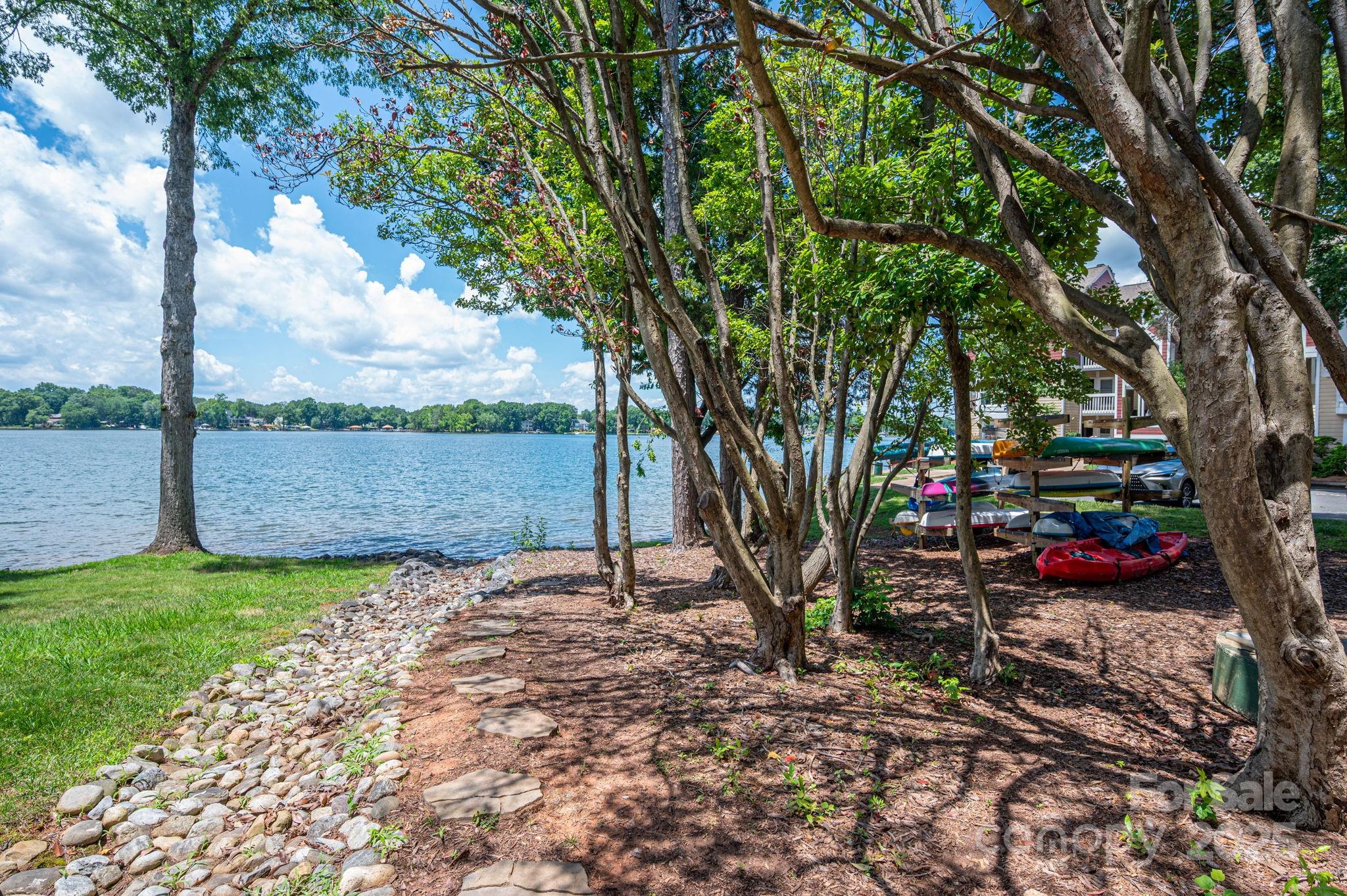 1018 Southwest Drive 18 Property Photo 5