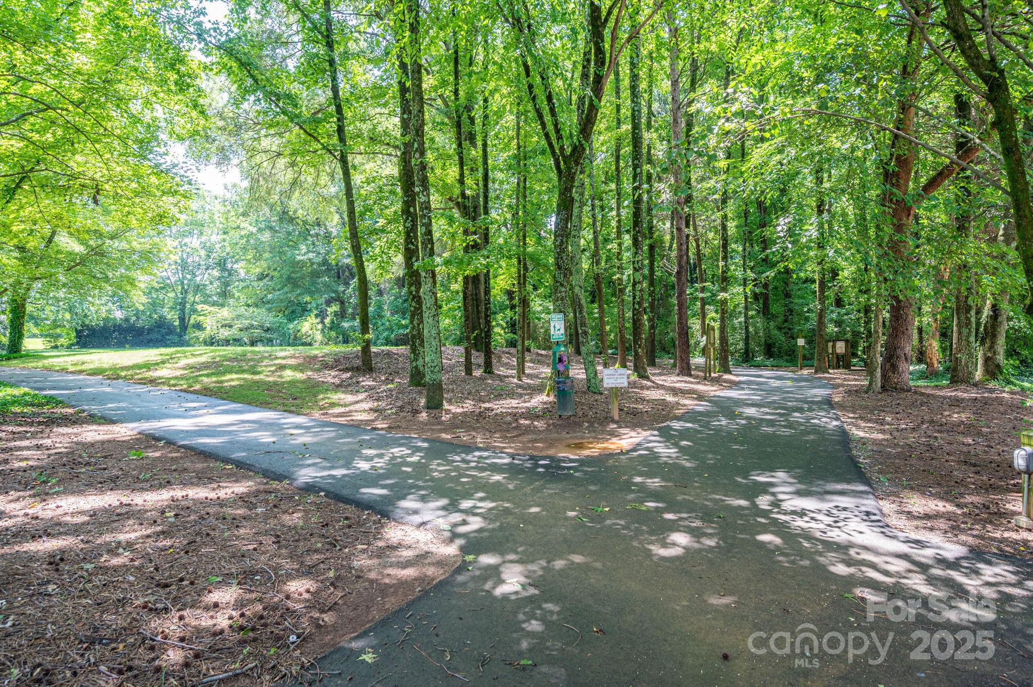 1018 Southwest Drive 18 Property Photo 6