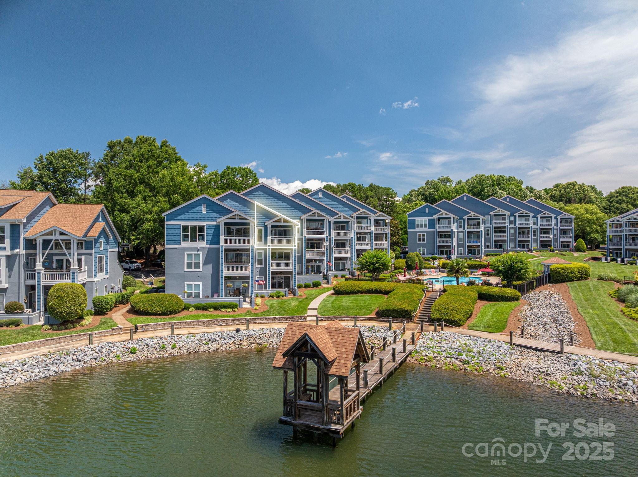 1018 Southwest Drive 18 Property Photo 7