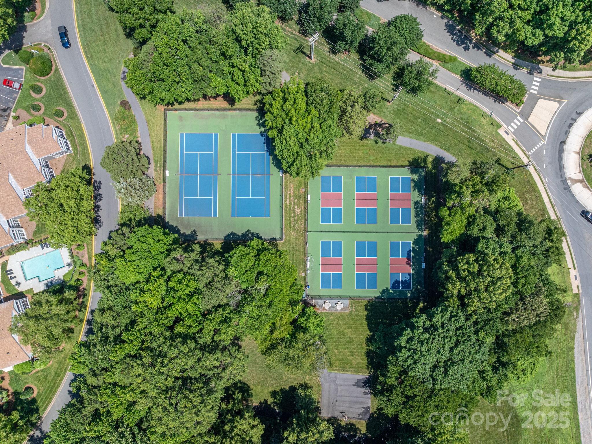 1018 Southwest Drive 18 Property Photo 9