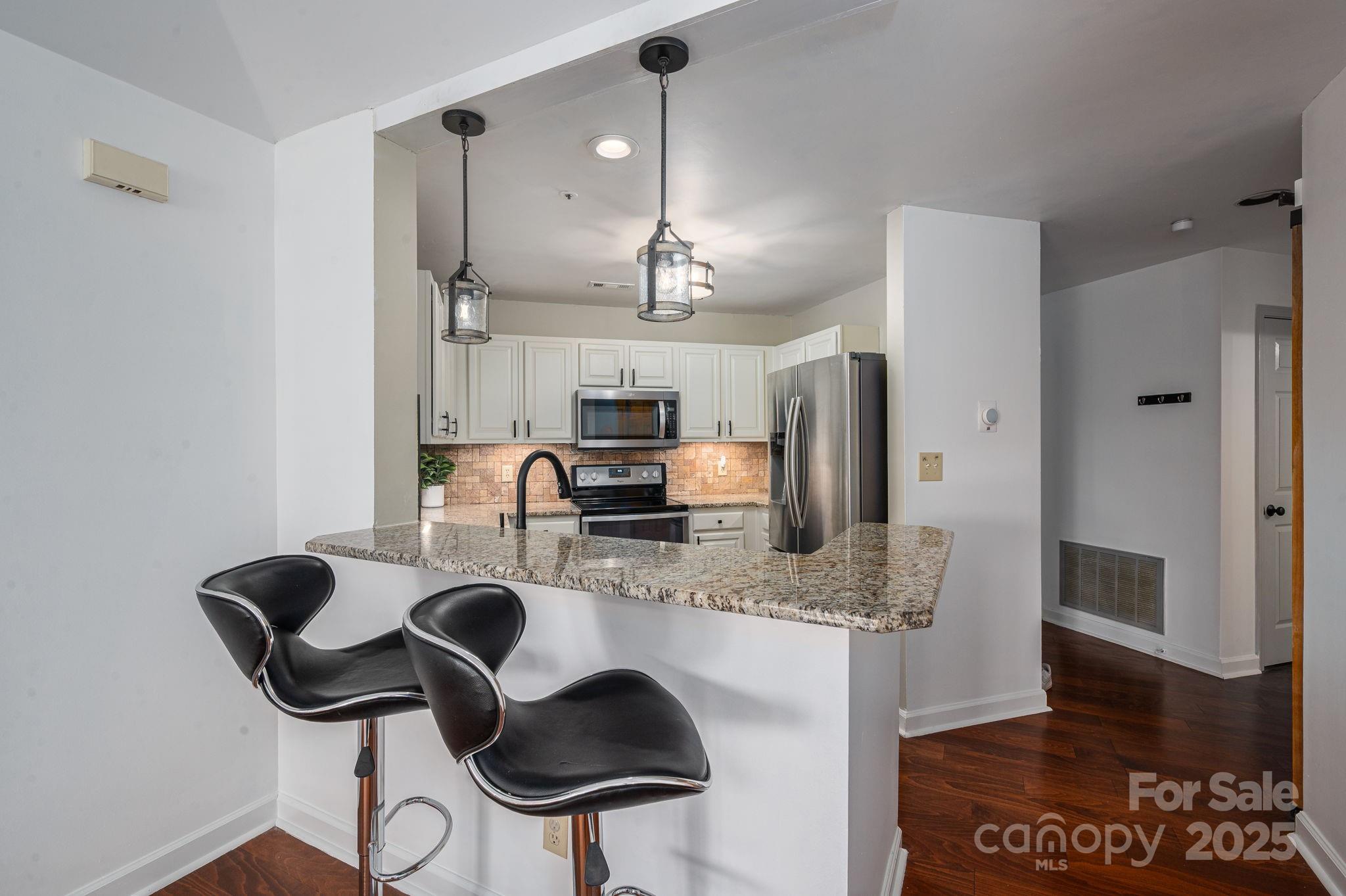 1018 Southwest Drive 18 Property Photo 11