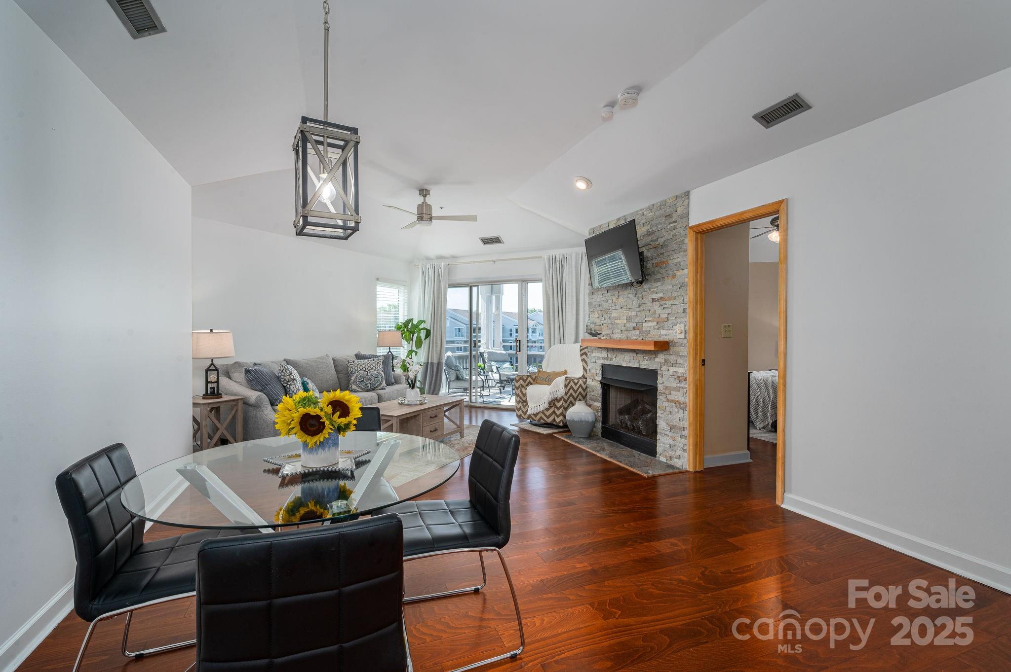 1018 Southwest Drive 18 Property Photo 13