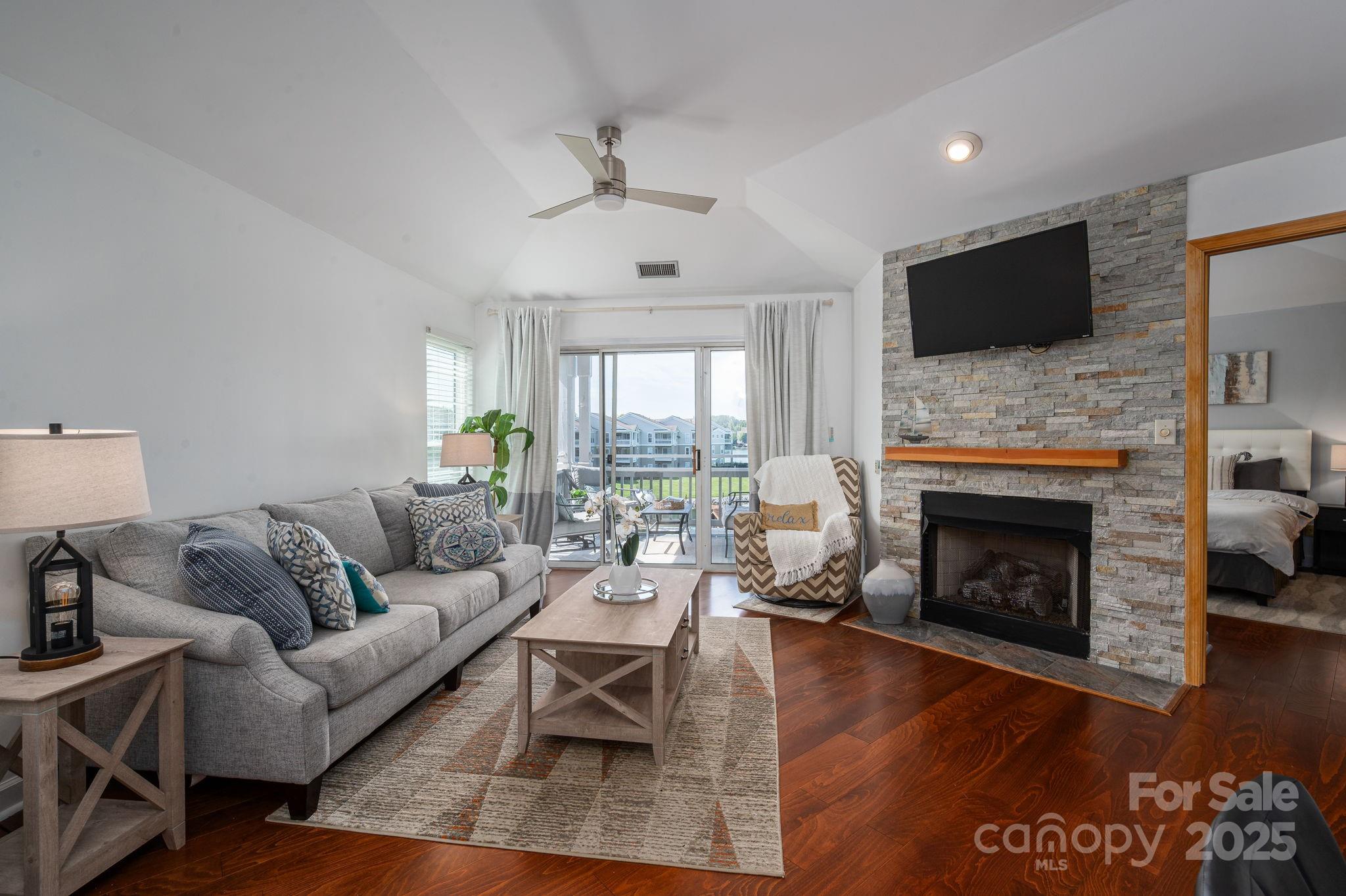 1018 Southwest Drive 18 Property Photo 14