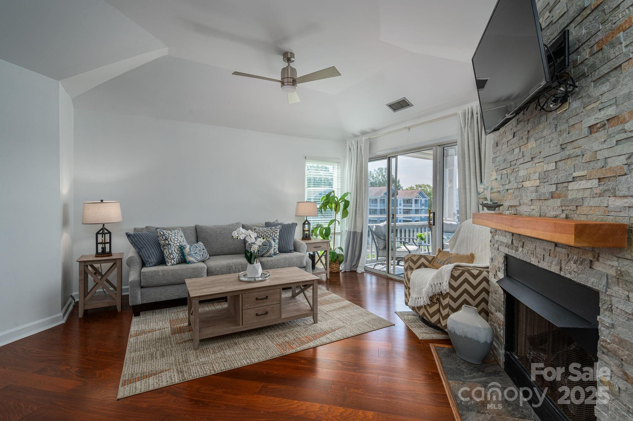 1018 Southwest Drive 18 Property Photo 15