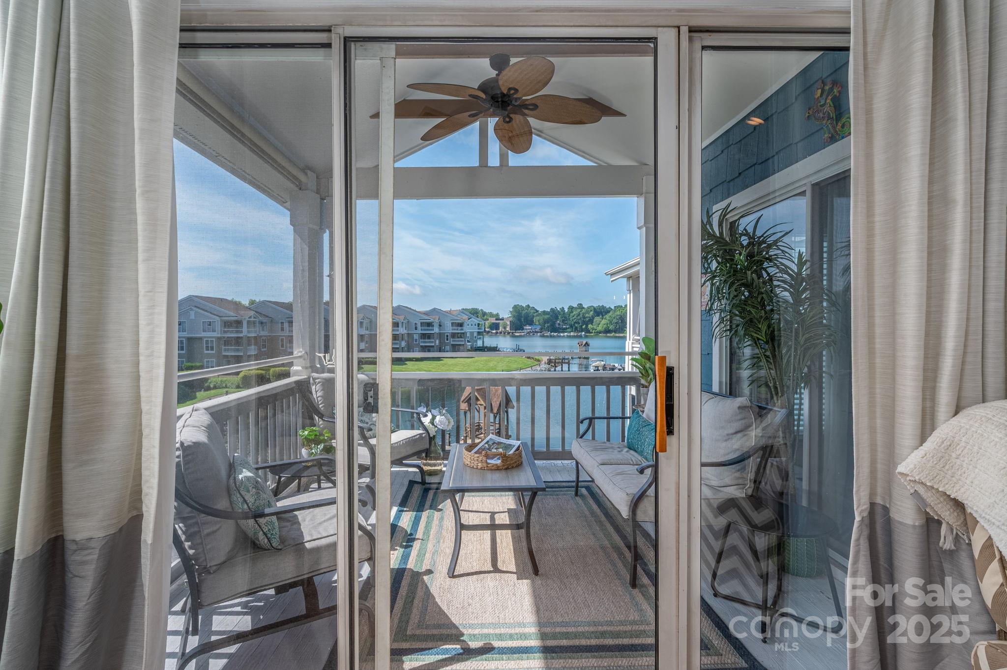 1018 Southwest Drive 18 Property Photo 16