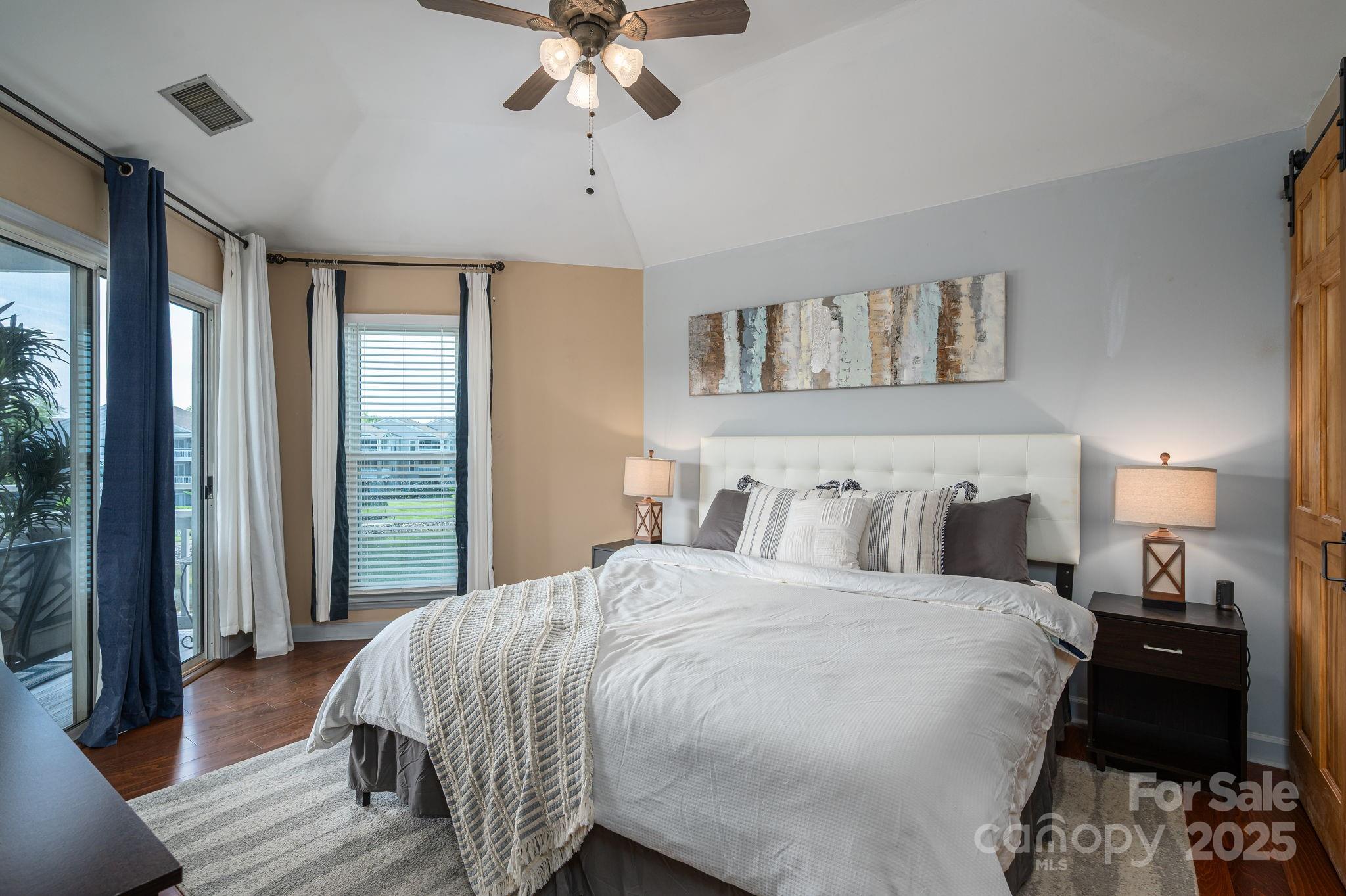 1018 Southwest Drive 18 Property Photo 17