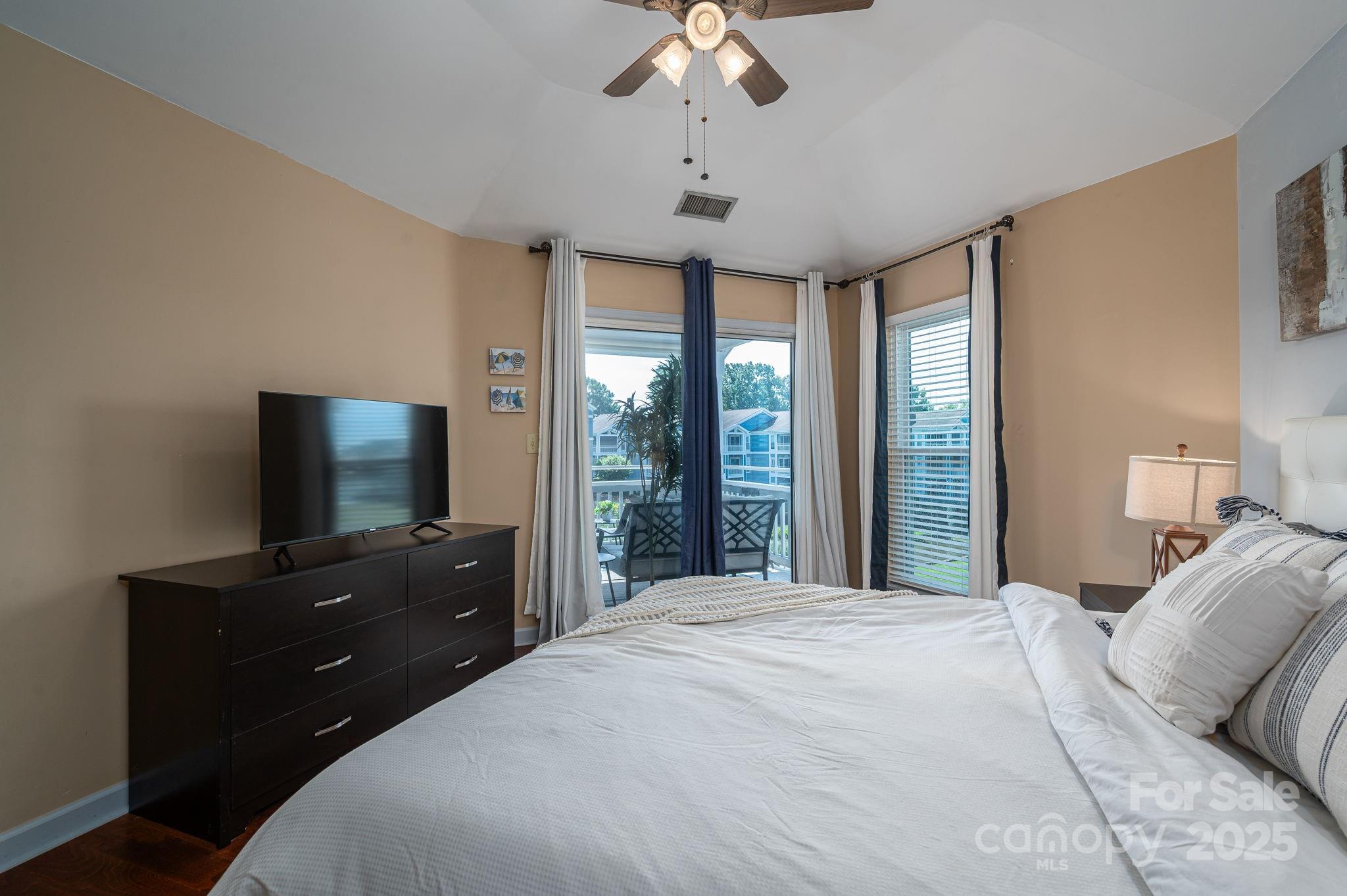 1018 Southwest Drive 18 Property Photo 18