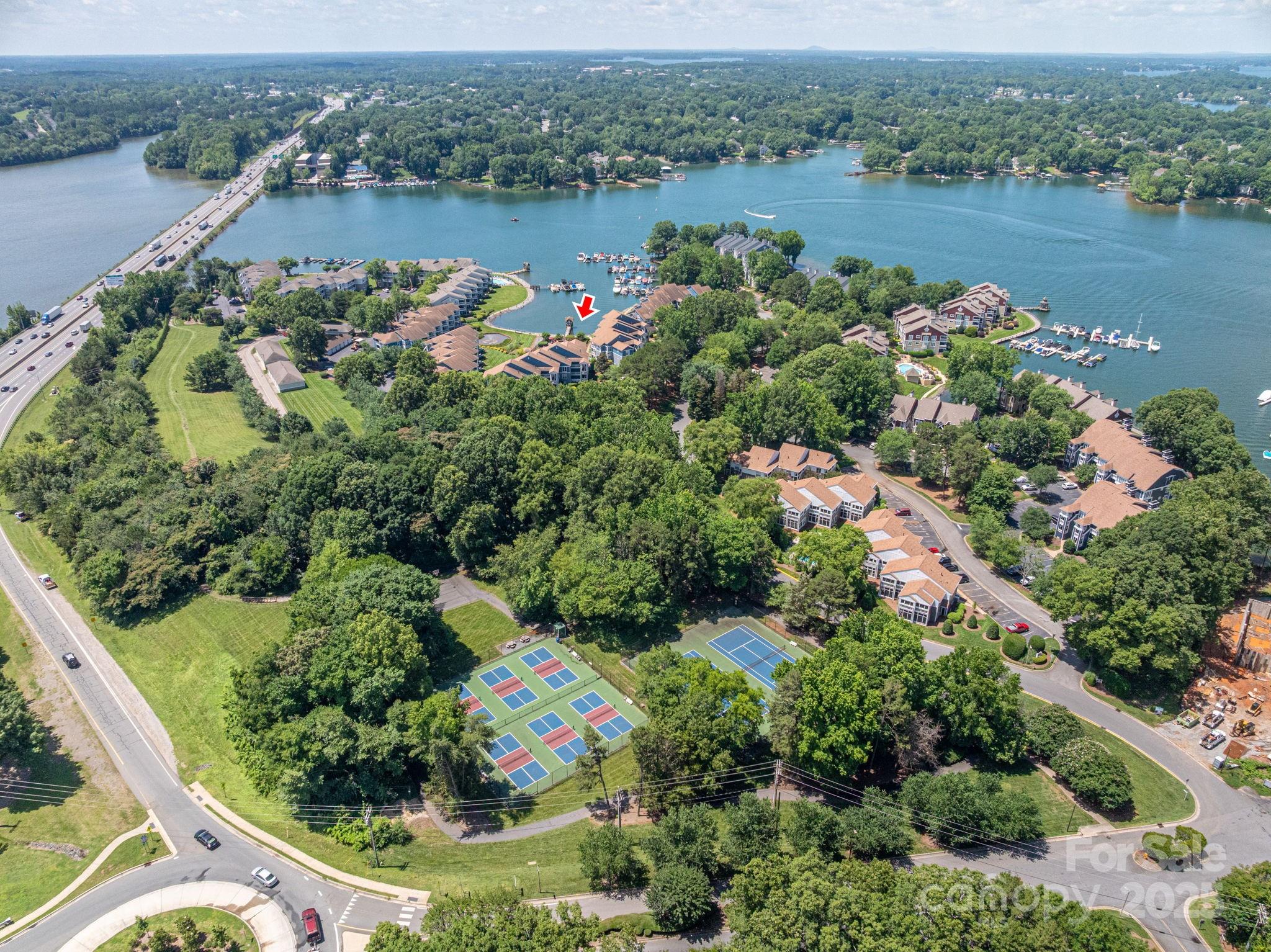 1018 Southwest Drive 18 Property Photo 27