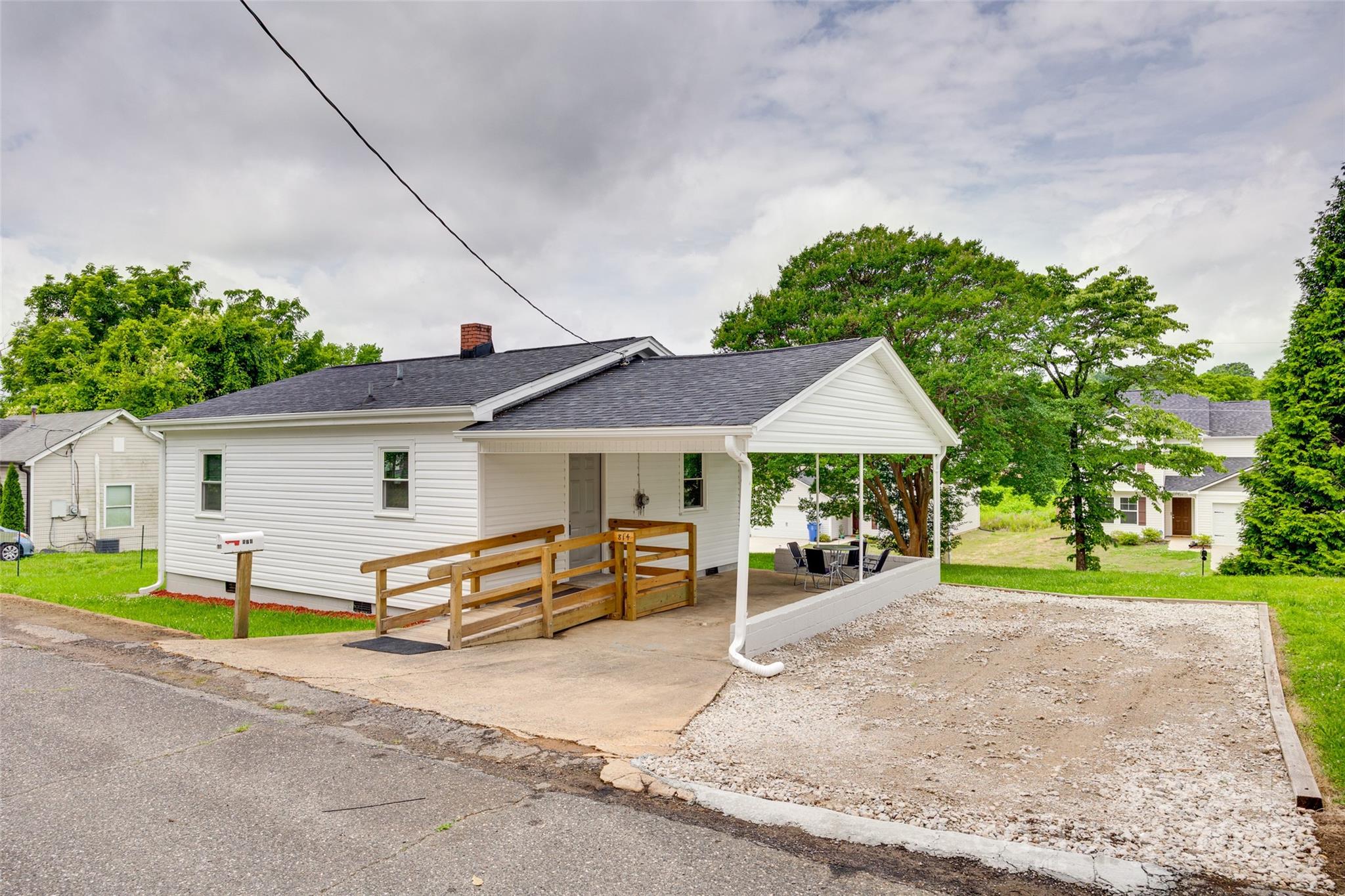 814 Grace Street Property Photo 1