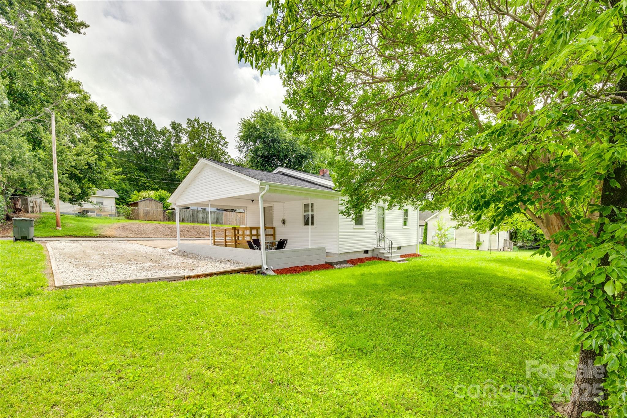 814 Grace Street Property Photo 2