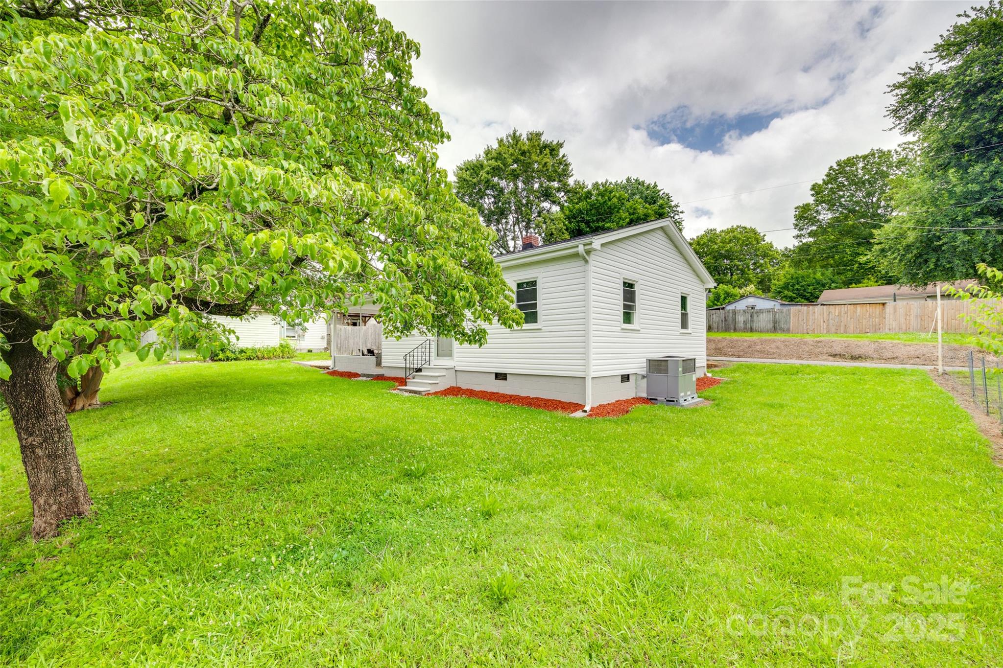 814 Grace Street Property Photo 3