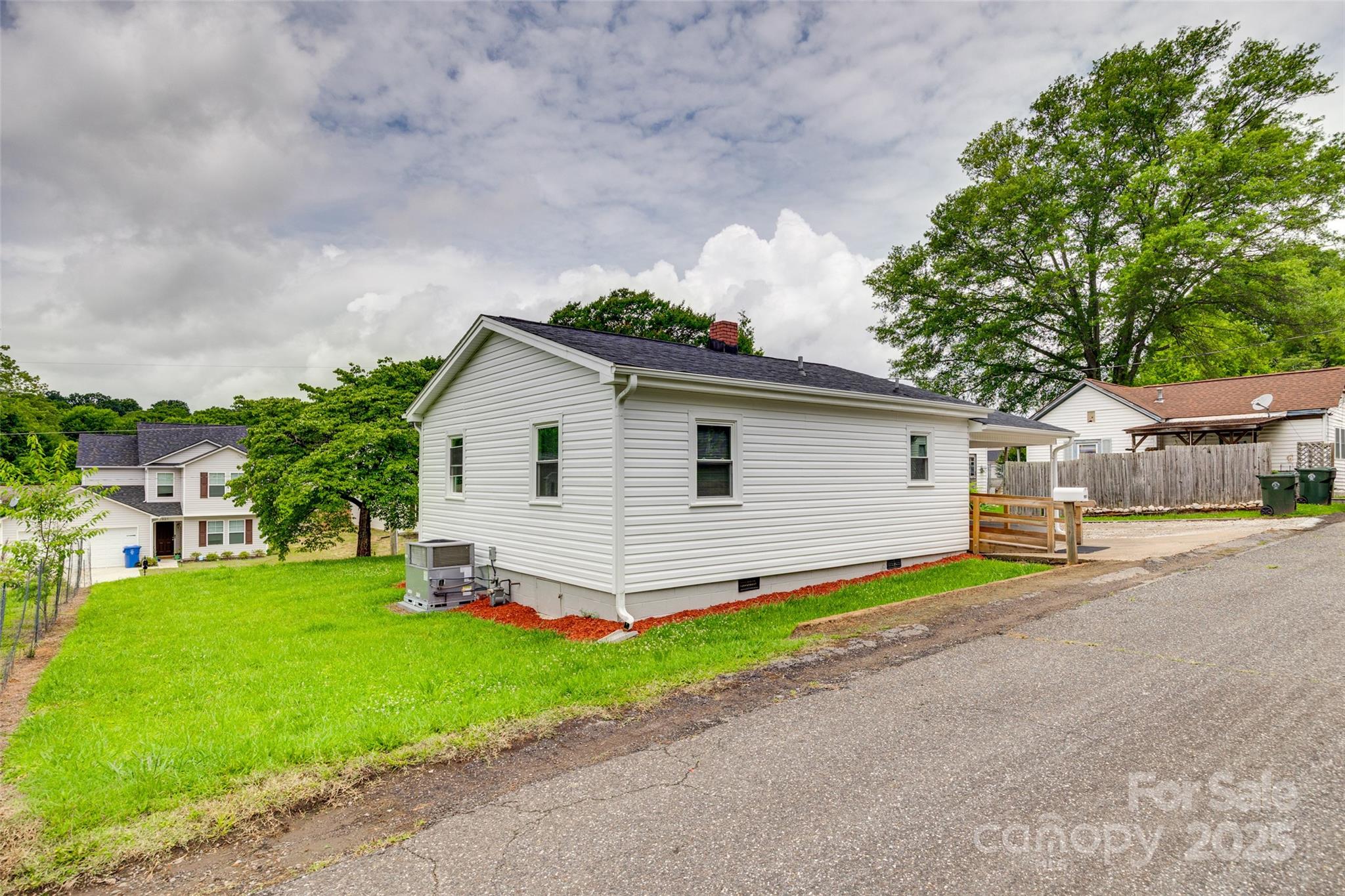 814 Grace Street Property Photo 4