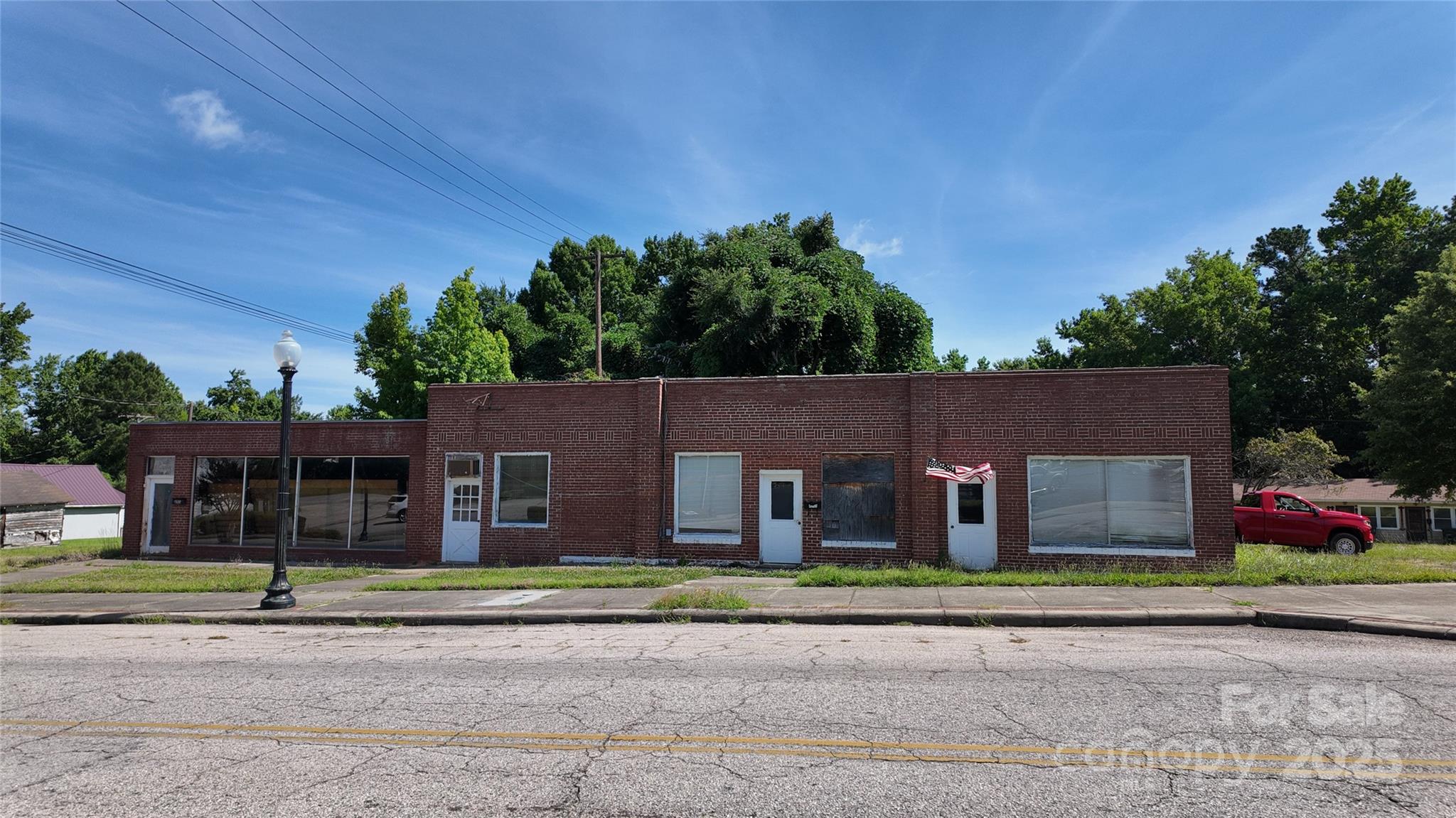 215 Dearborn Street Property Photo 1